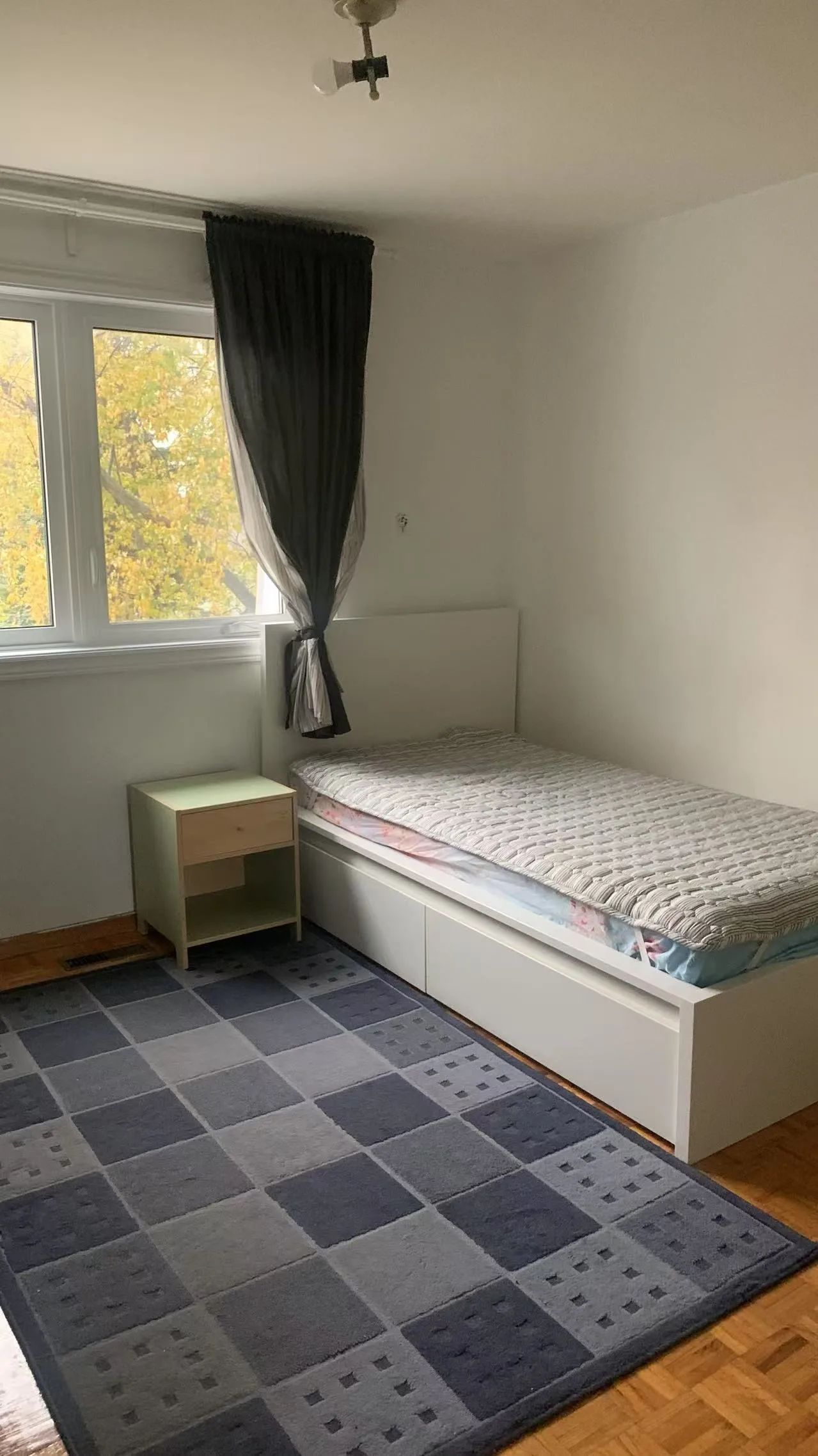 Single Room for Rent – Available December 1. image indicator(2)