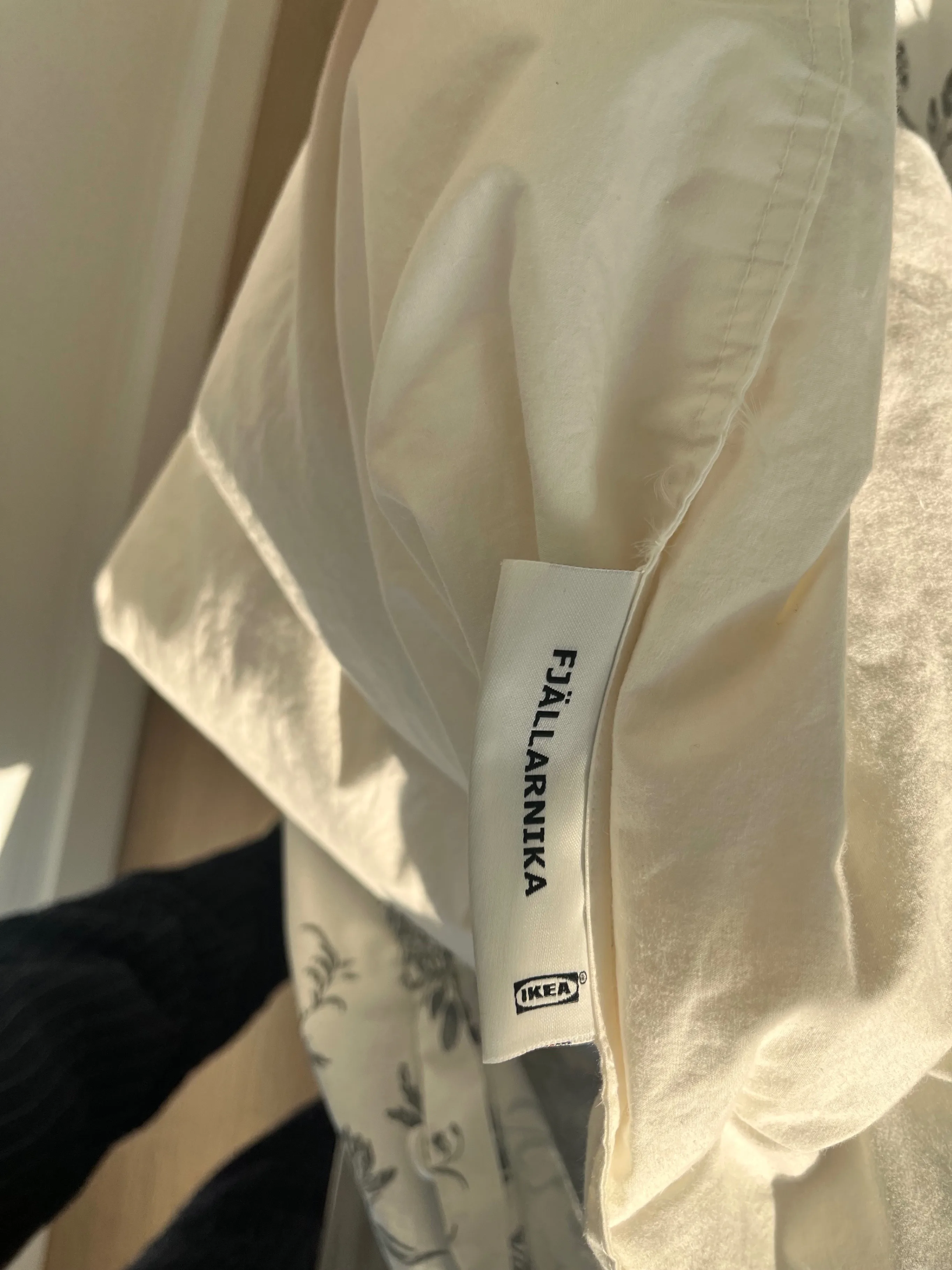 Moving sale! IKEA Queen Warm Duvet image indicator(4)