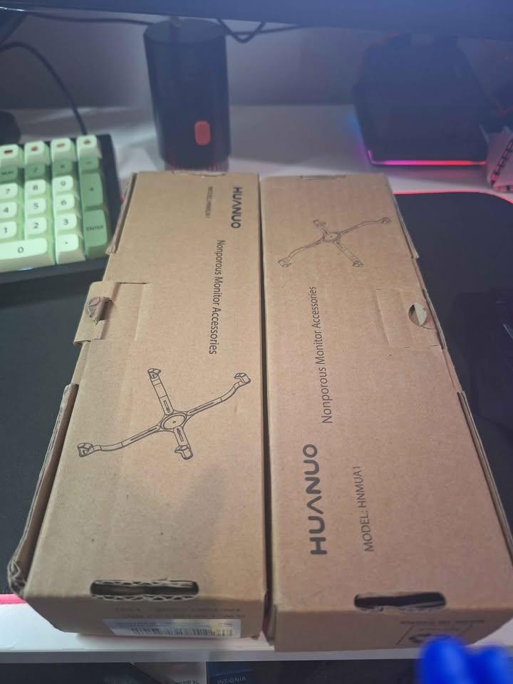 Universal Monitor mount for brackets.