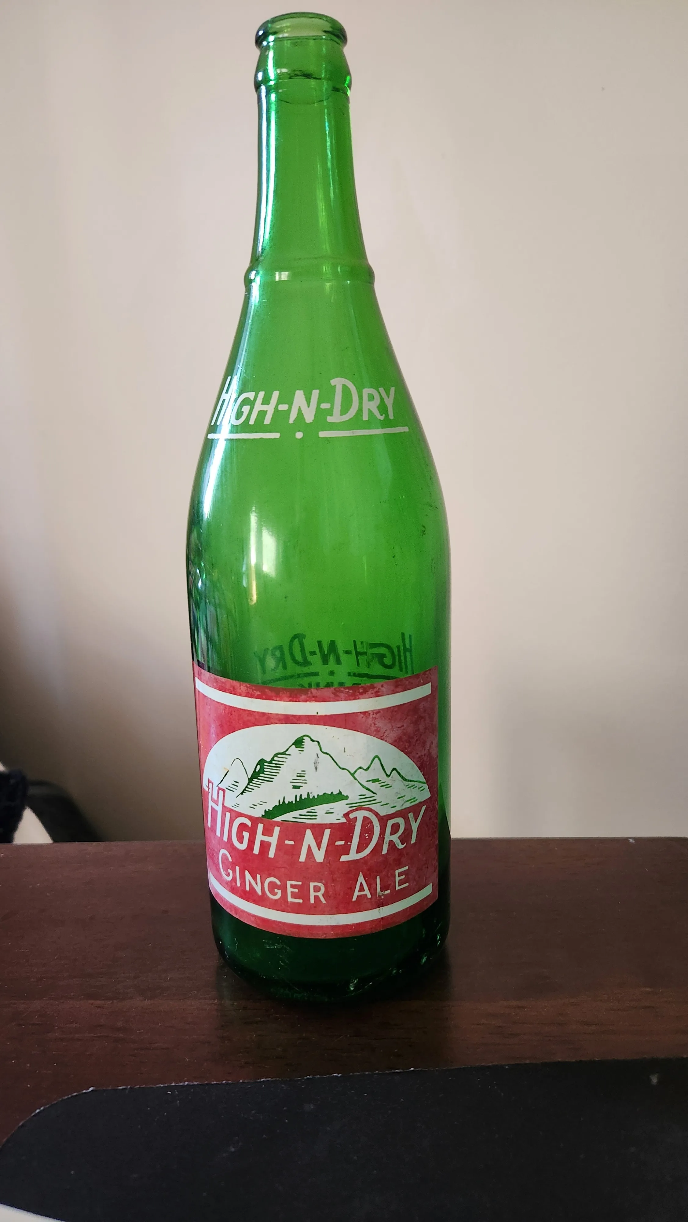 Vintage Hi-n-Dry 30 oz Gingerale bottle
