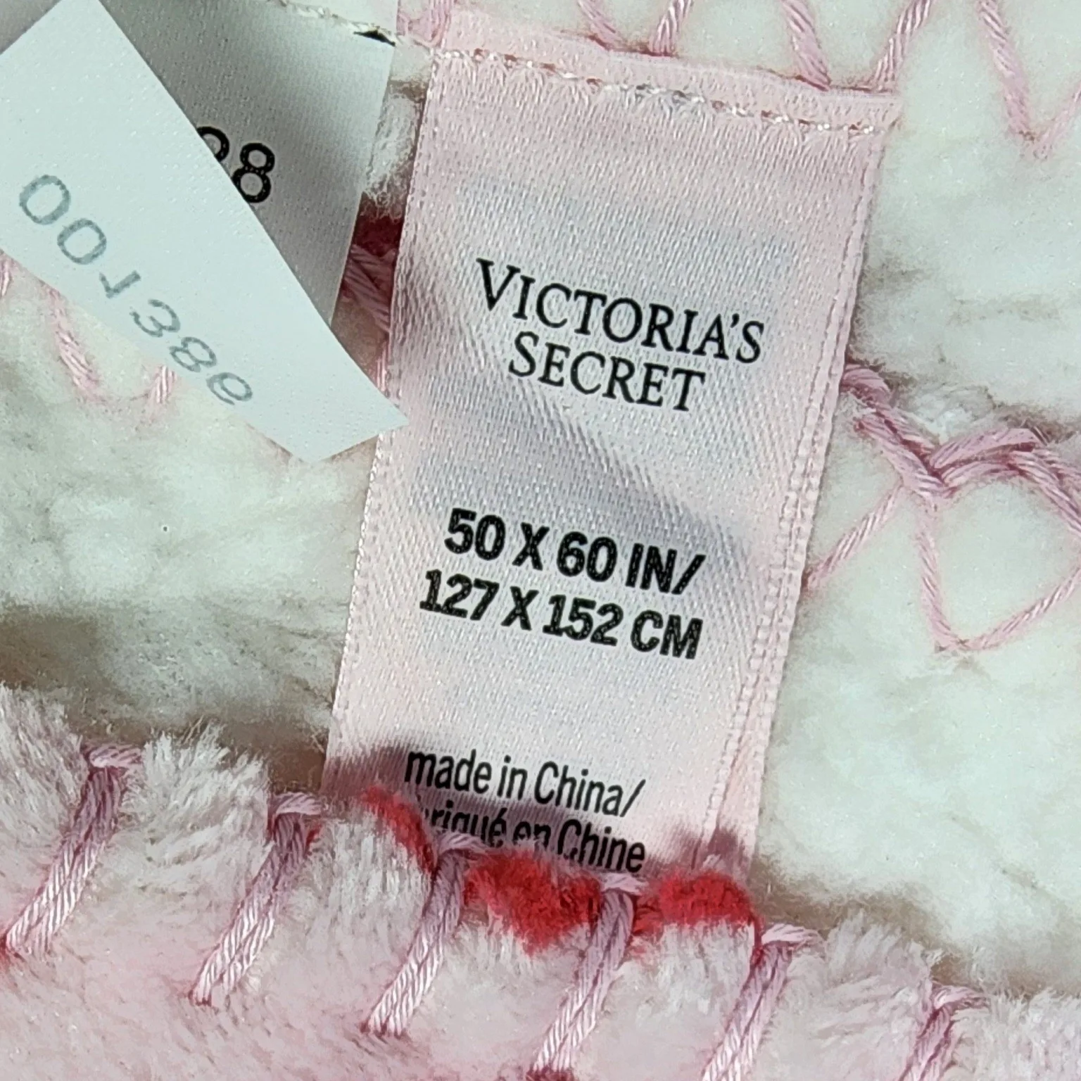 Victoria's Secret Cozy Plush Blanket 60 x 50 in. image indicator(4)