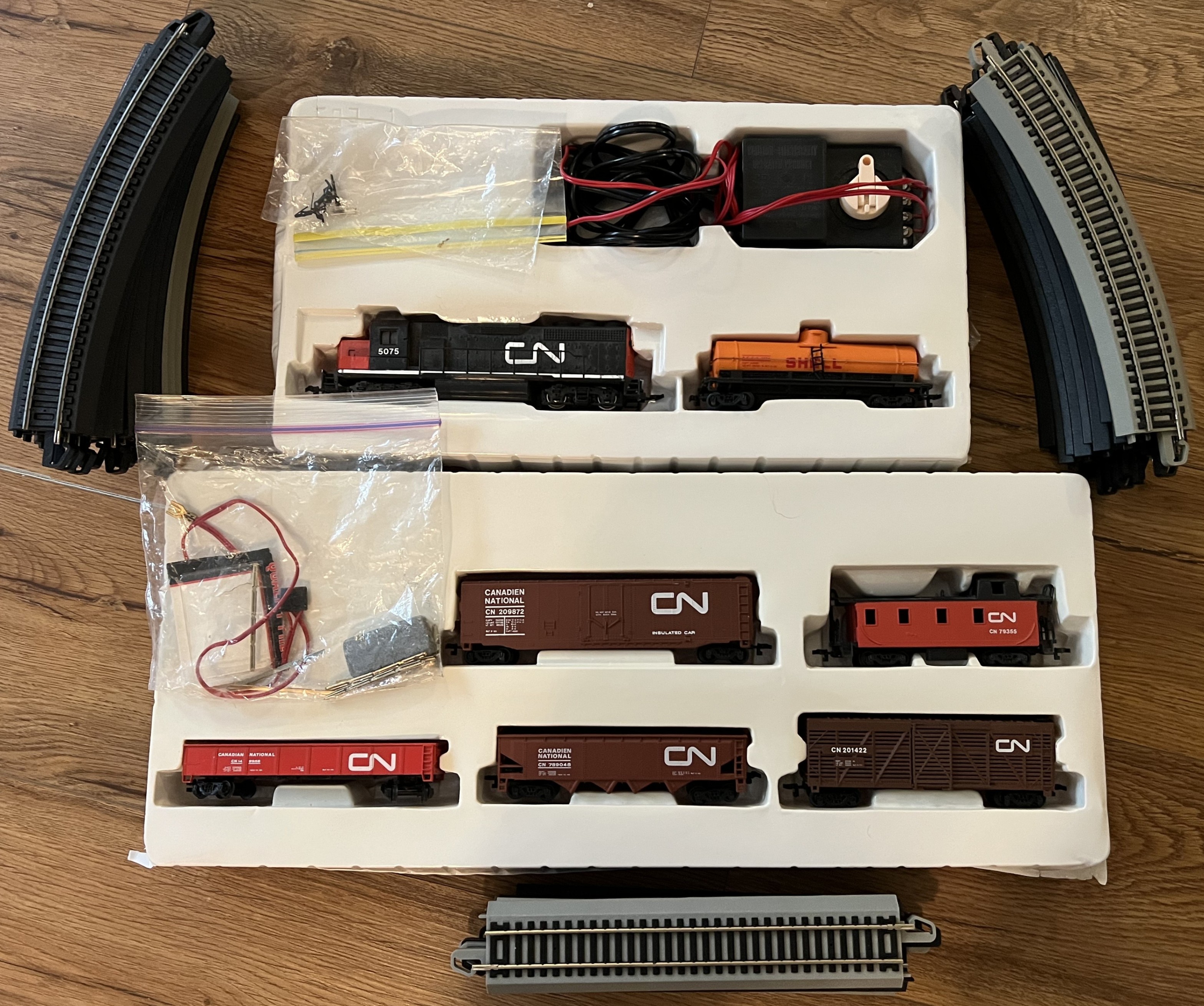 Bachmann HO Scale CN Beginner Train Set with Extra Track - photo 2