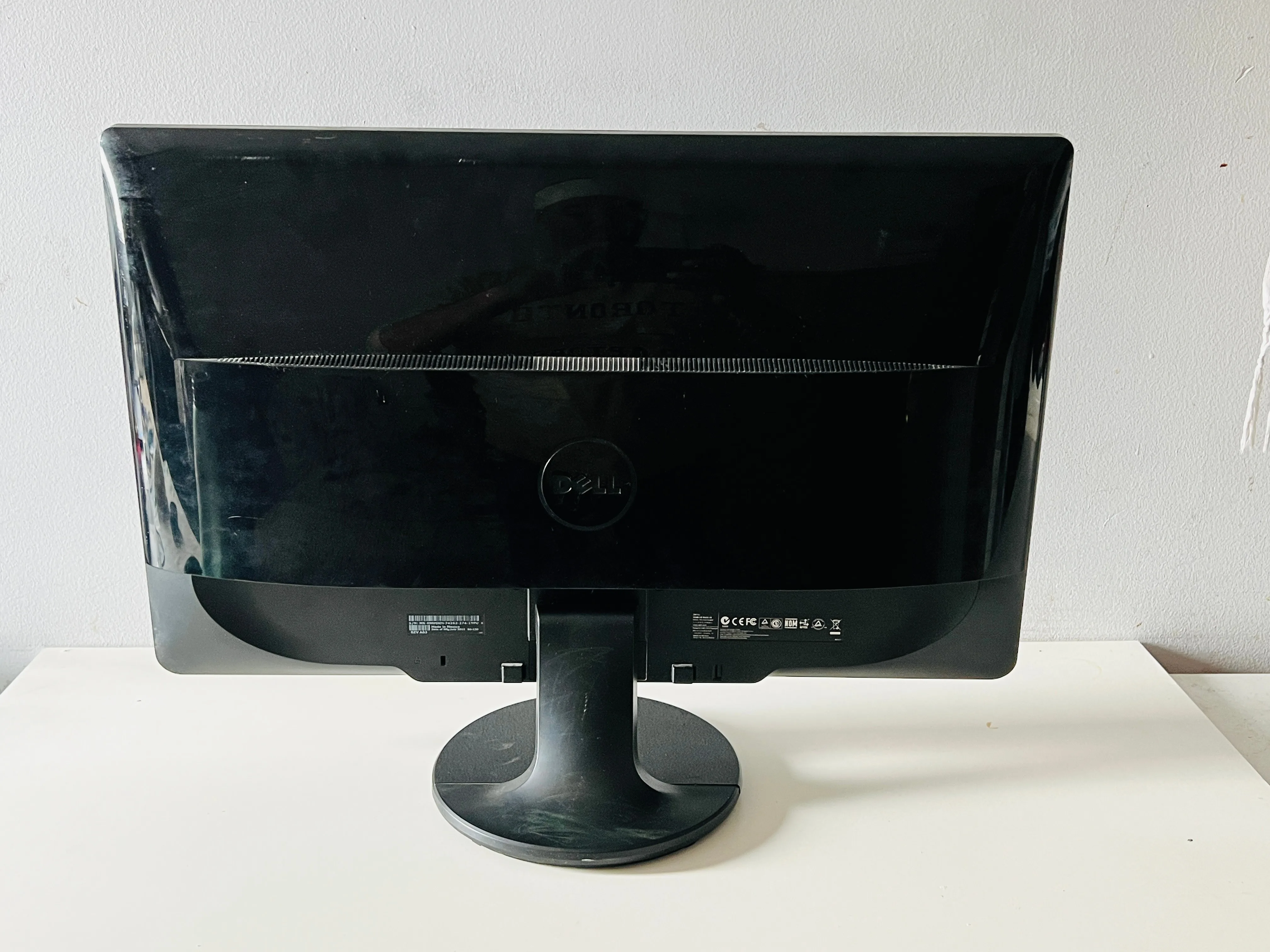 DELL 24" Monitor for official and personal use / Moniteur image indicator(5)