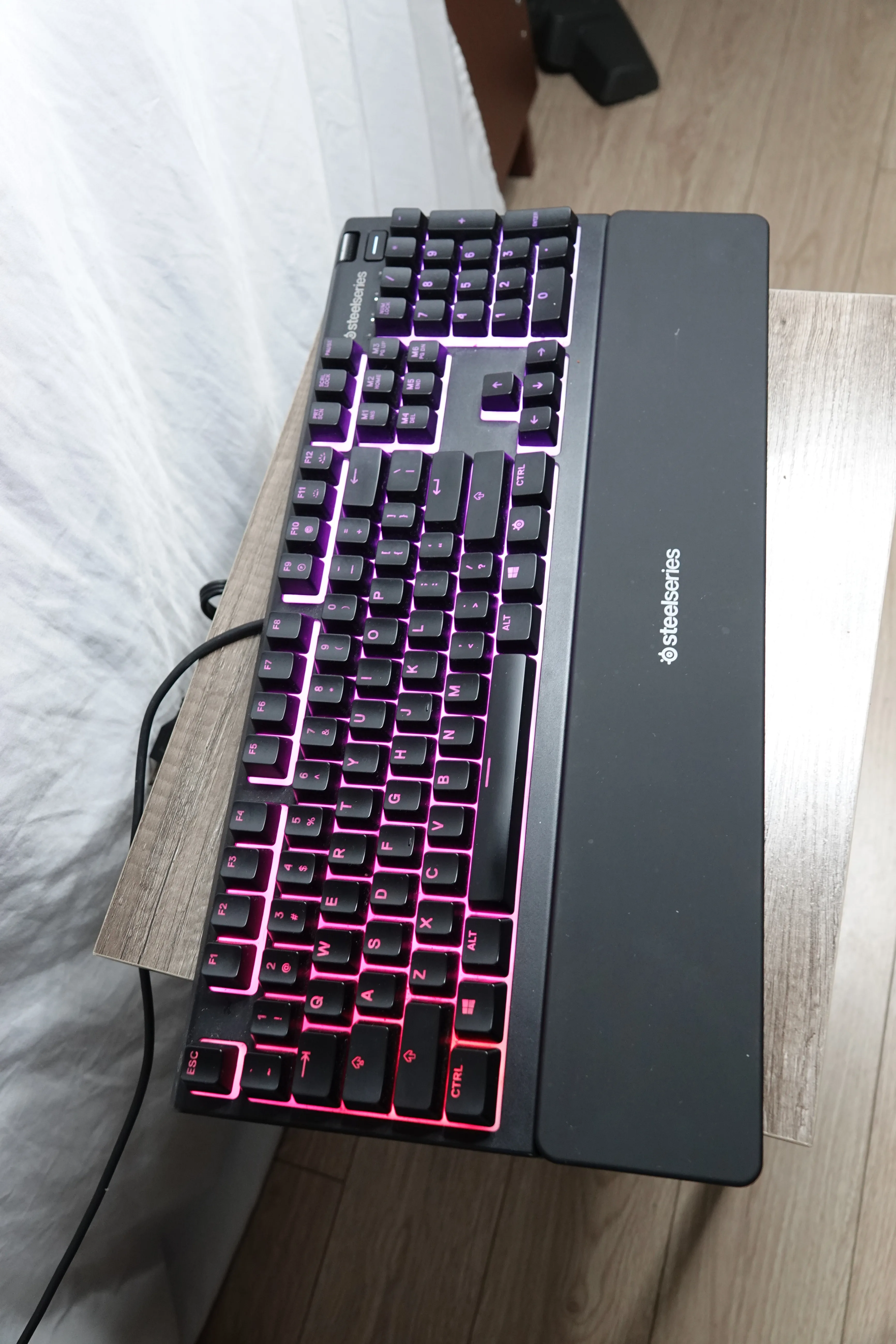 SteelSeries Apex 3 RGB Gaming Keyboard + Palm Rest