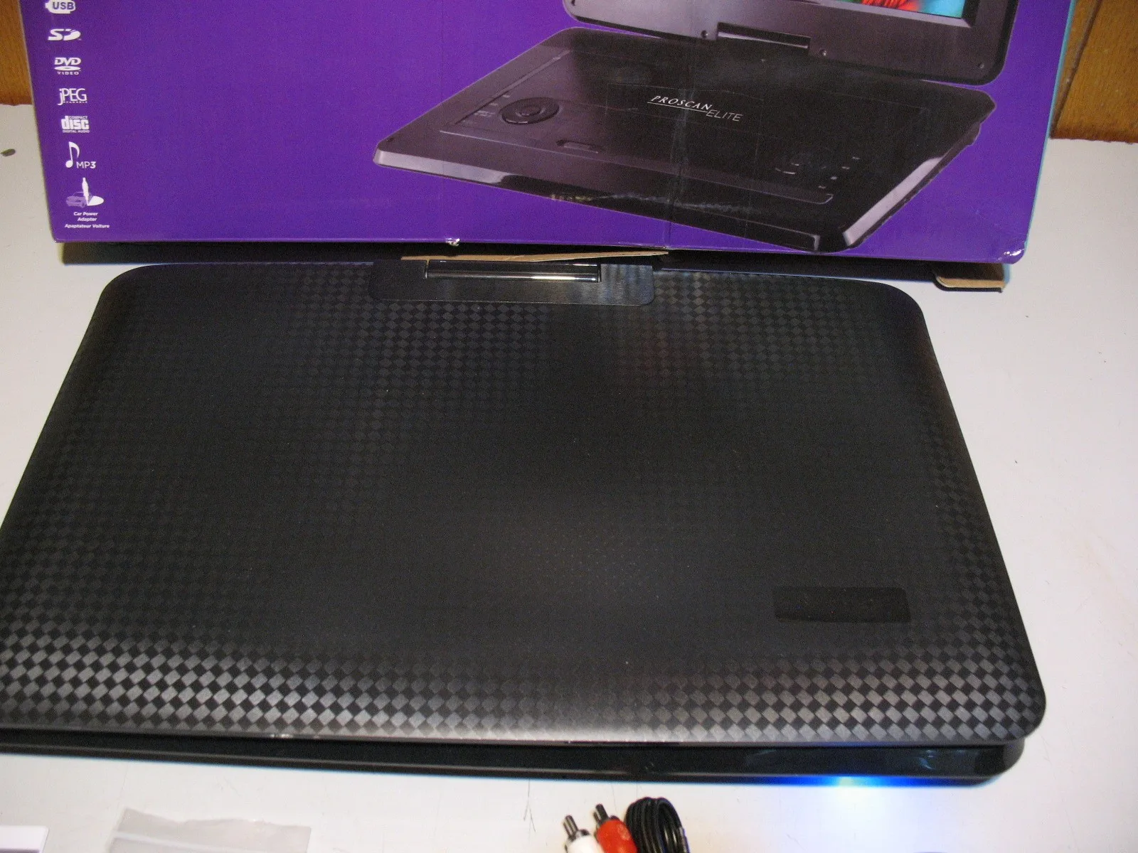 Portable DVD Player with Swivel Screen, BRAND NEW image indicator(6)