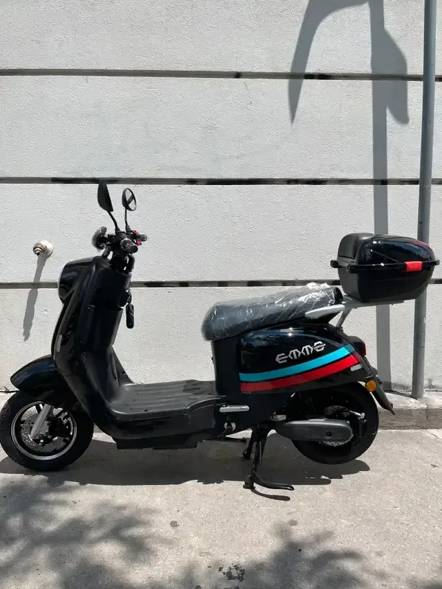 EMMO Merona Electric Moped | Showroom Demo / Full Warranty