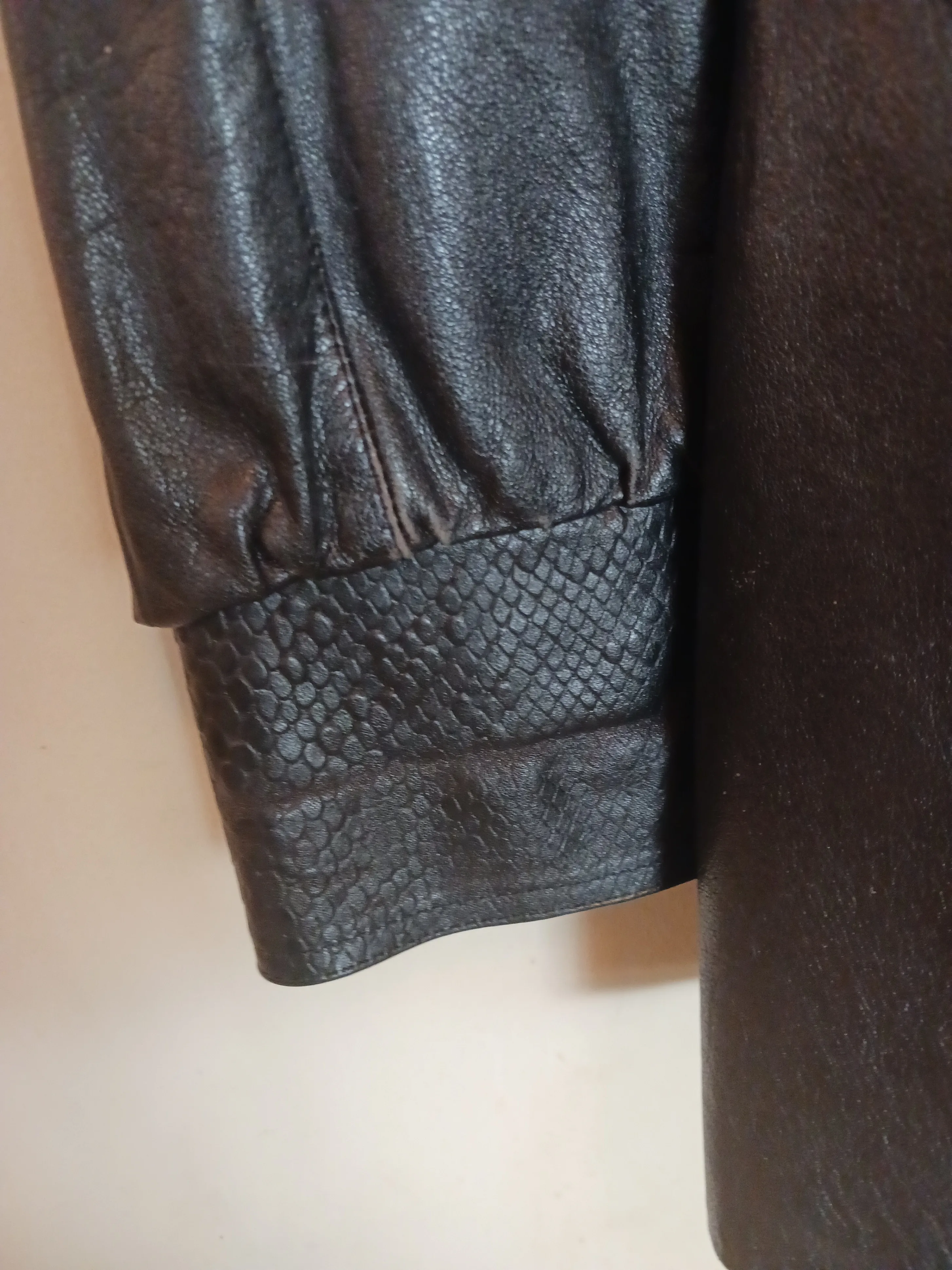 Genuine Leather Black Jacket Women Size Large-Made in Hungary image indicator(4)