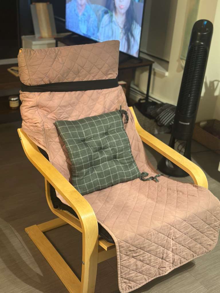 Pair of wooden patio chairs - photo 2