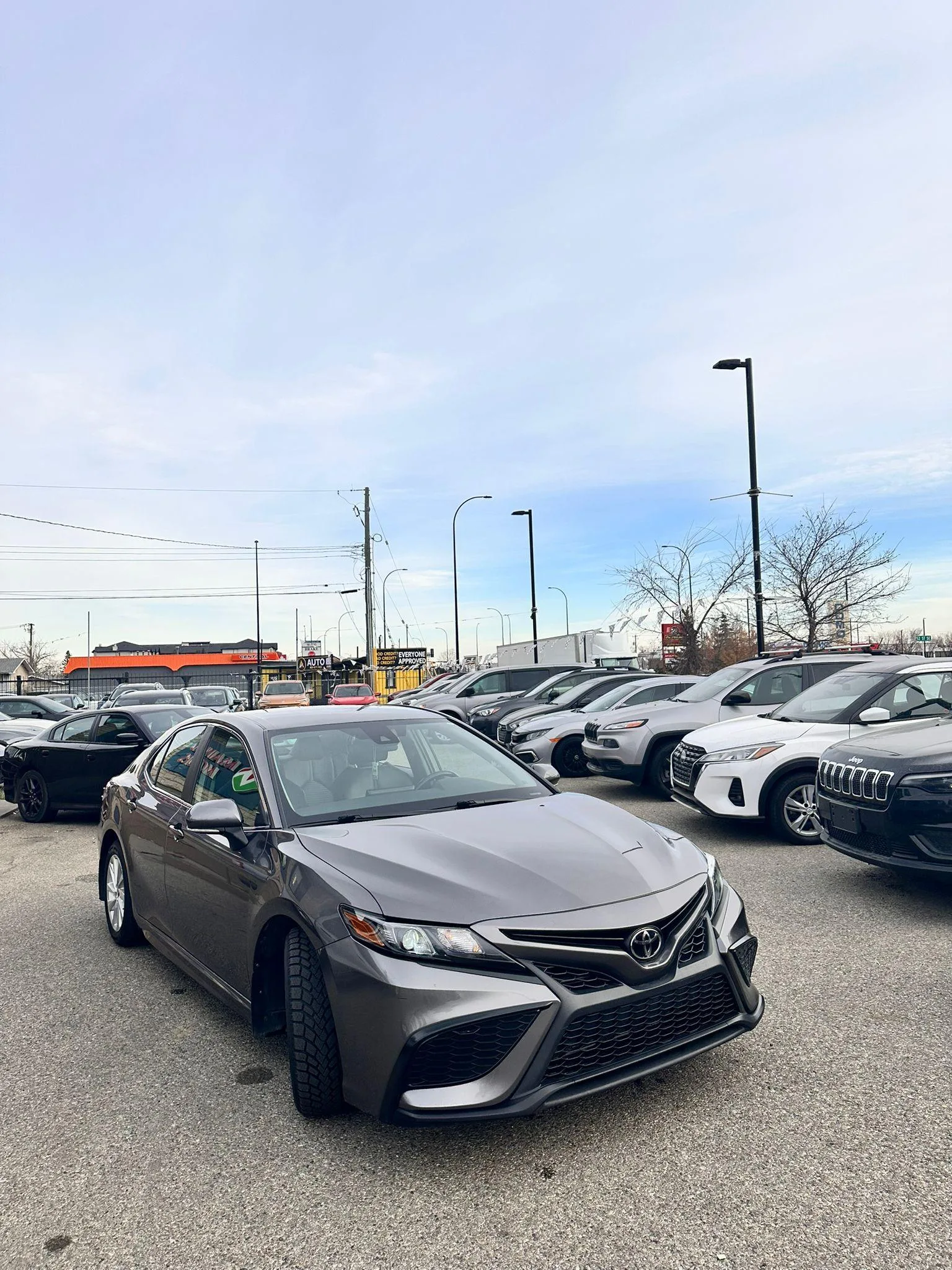 Toyota Camry SE image indicator(4)