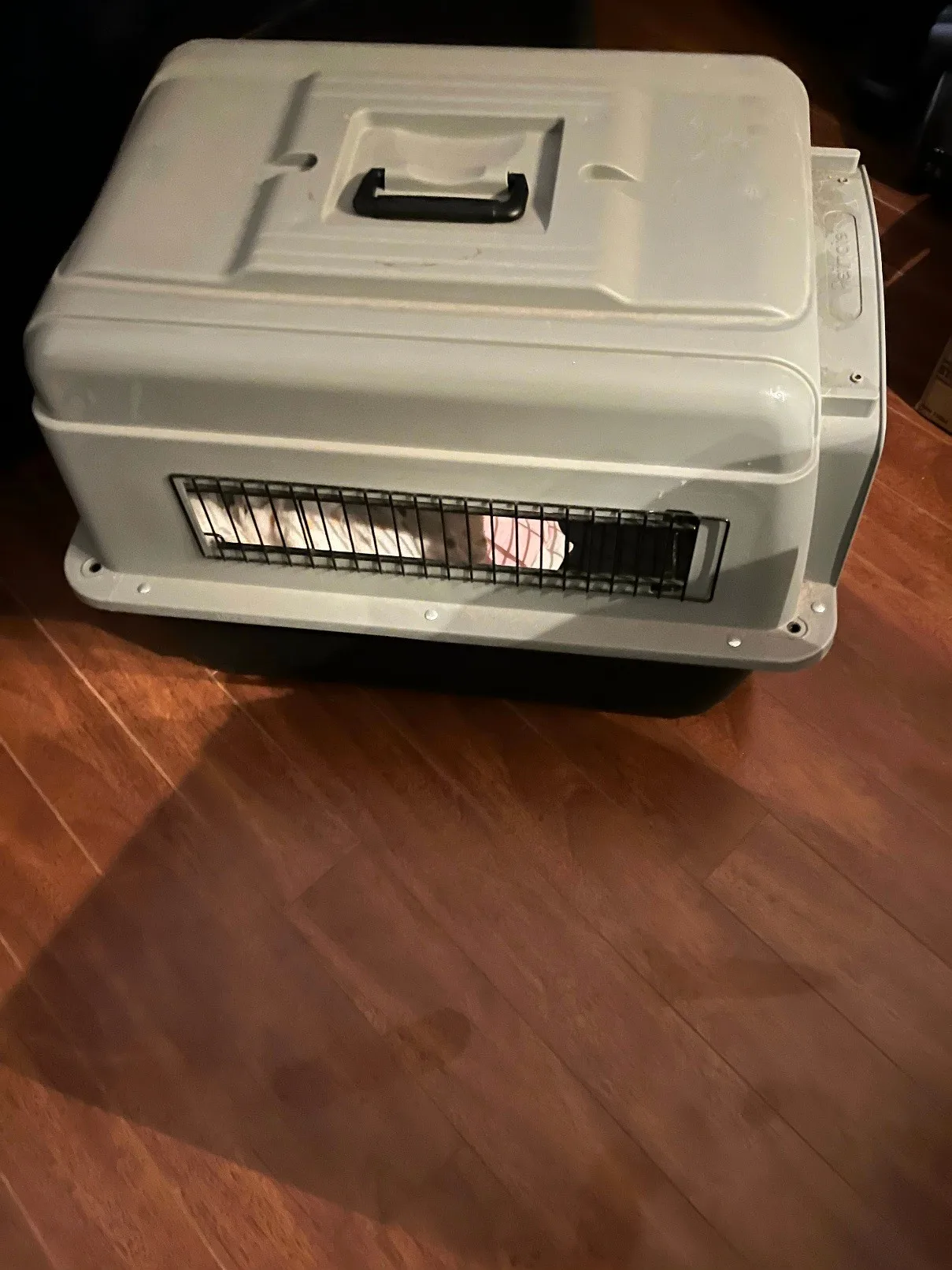 Petmate 27 x 20" Dog carrier in great condition thumbnail