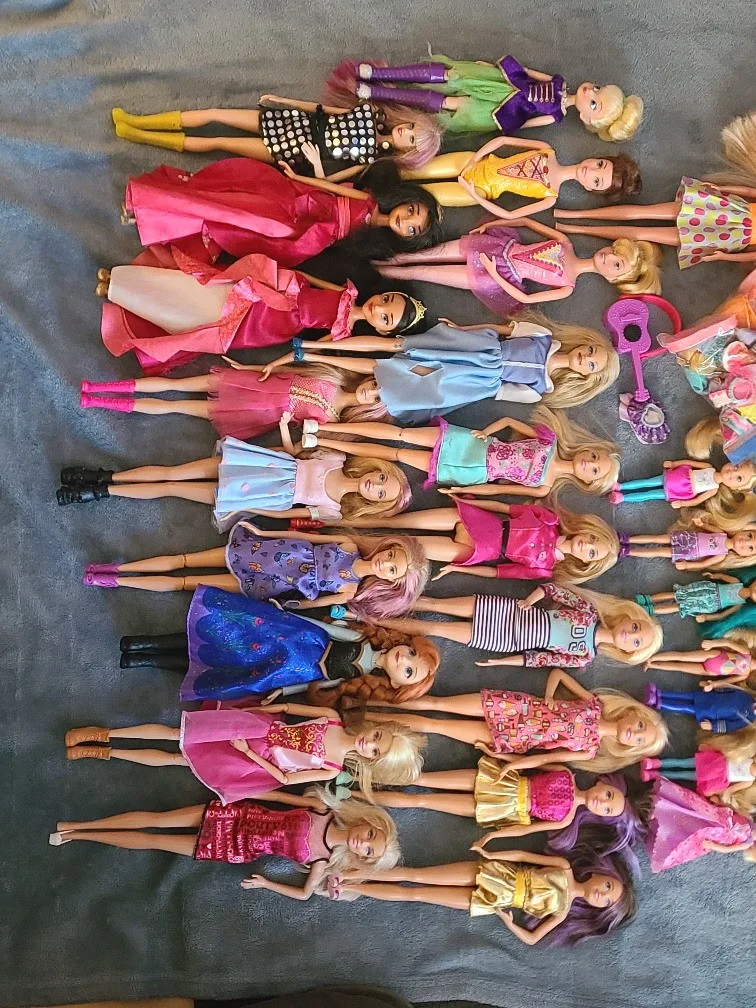Large LOT of barbie dolls & accessories & more. image indicator(3)