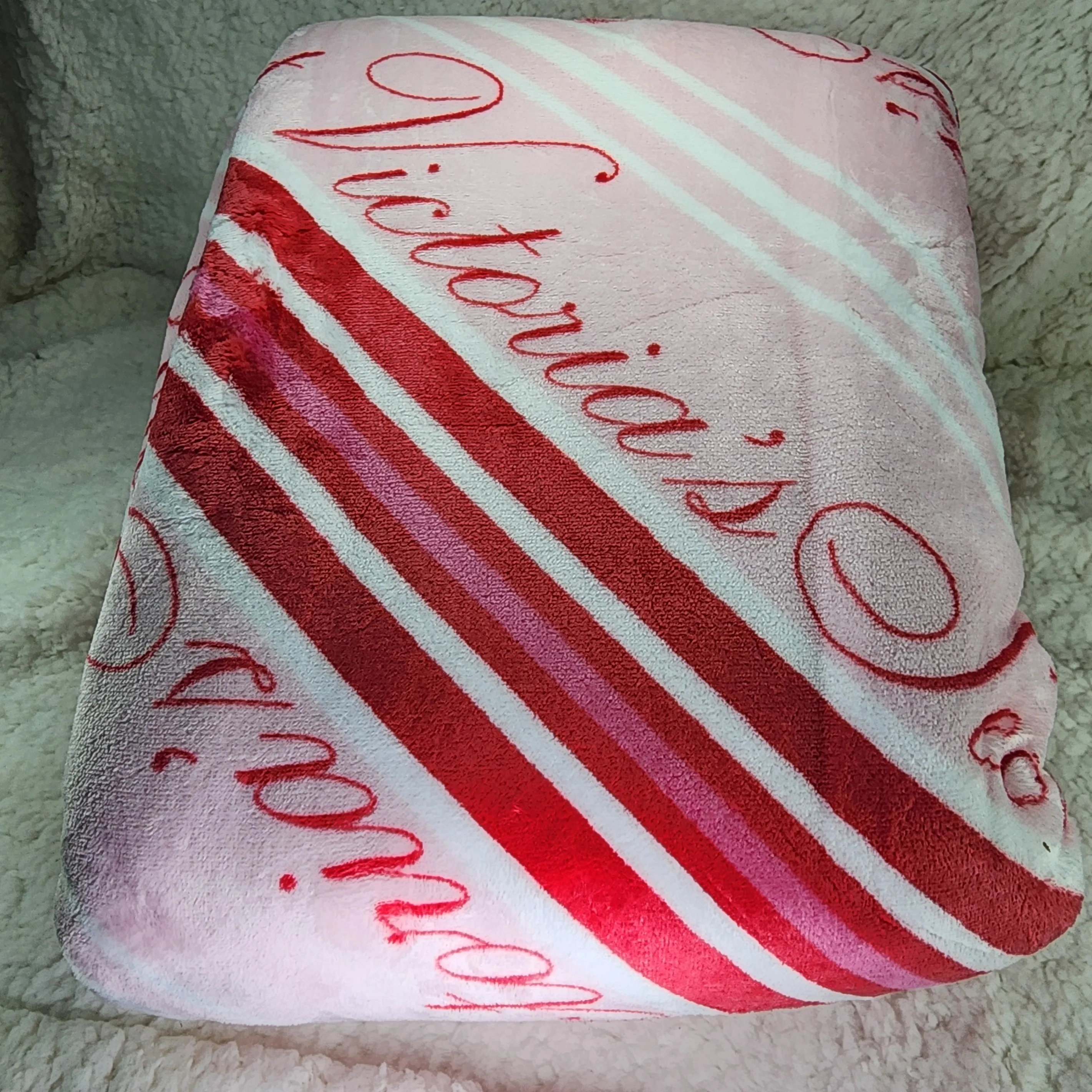 Victoria's Secret Cozy Plush Blanket 60 x 50 in. image indicator(3)
