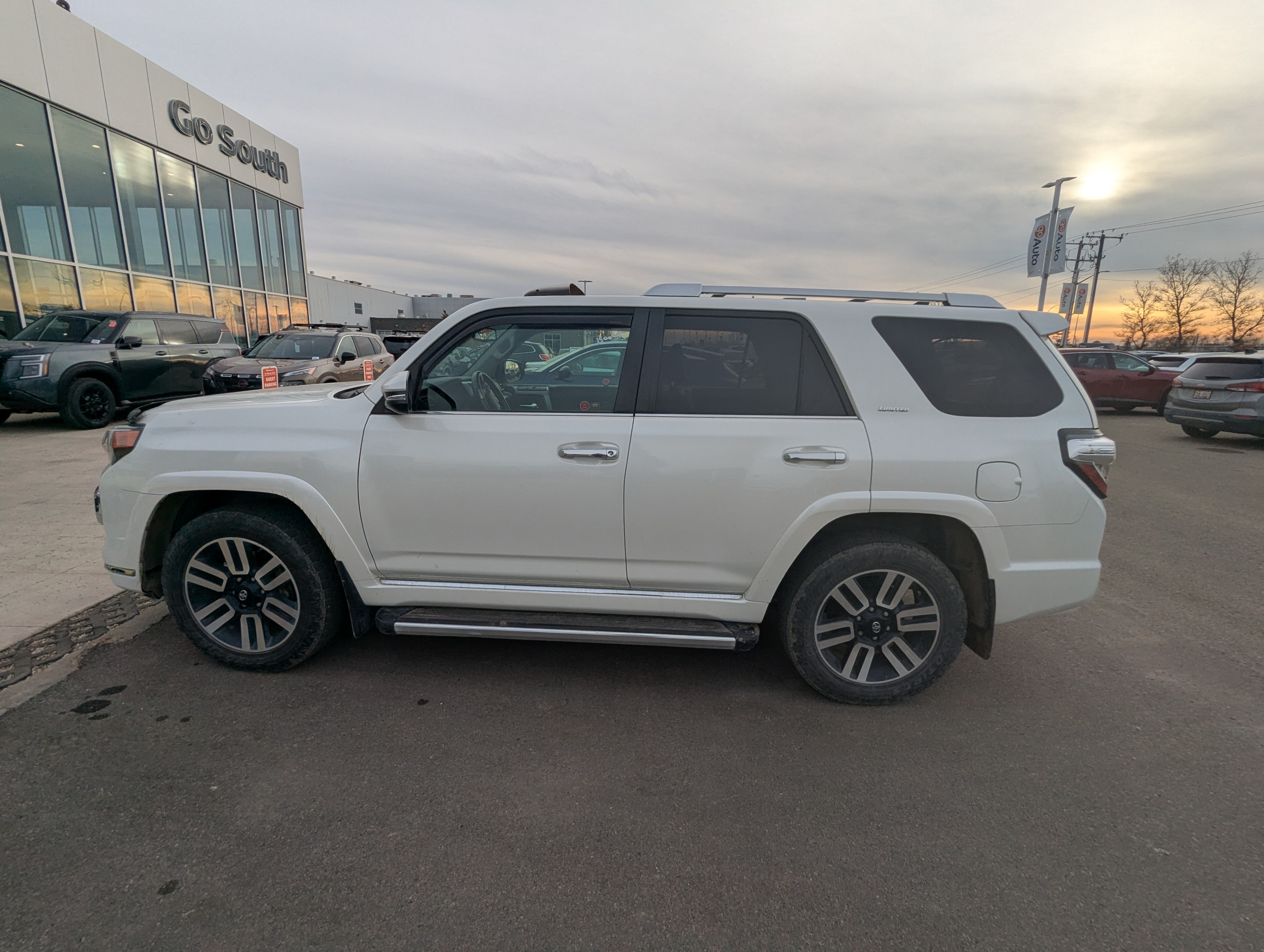 2015 Toyota 4Runner Limited w/3rd Row - photo 2