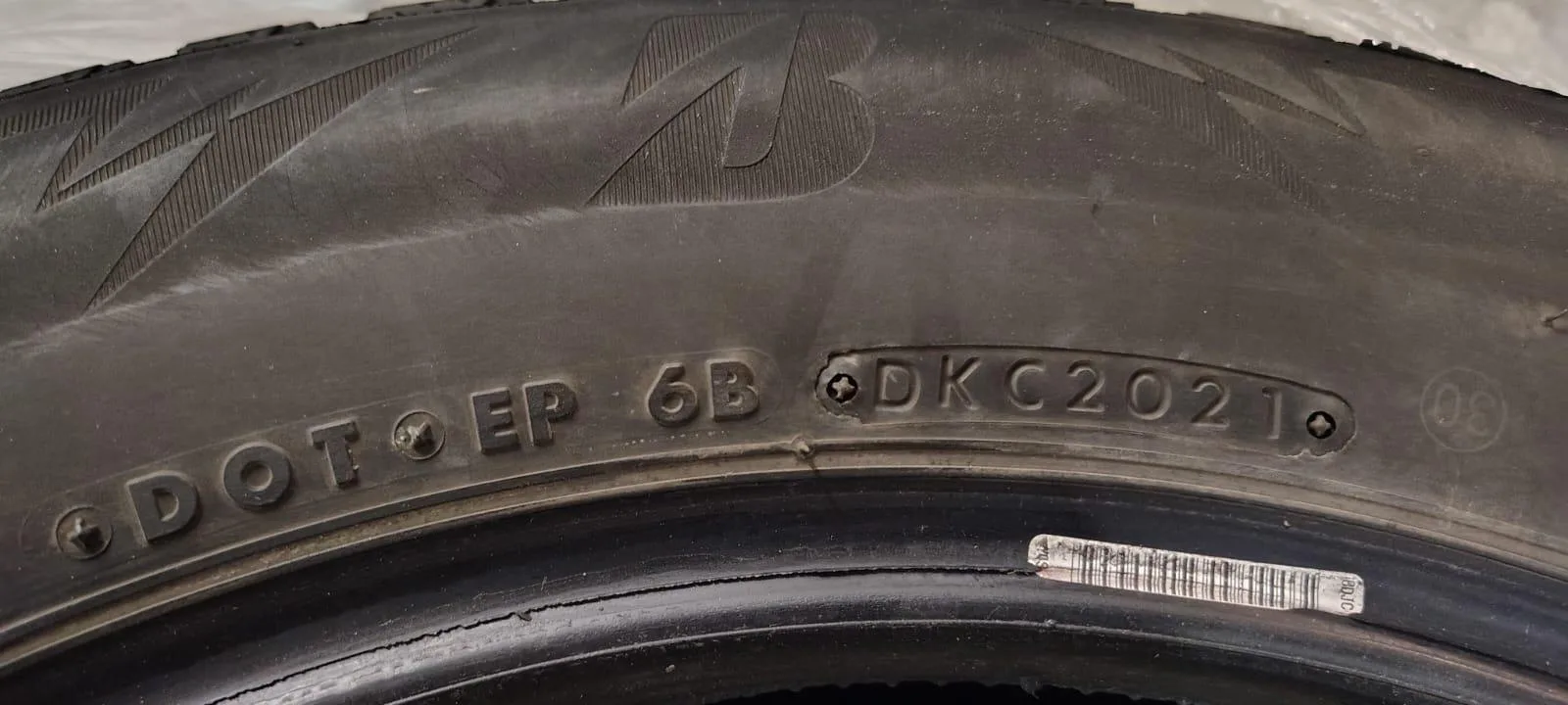 Bridgestone BLIZZAK WS90 Winter Tires 235/55R17 image indicator(9)