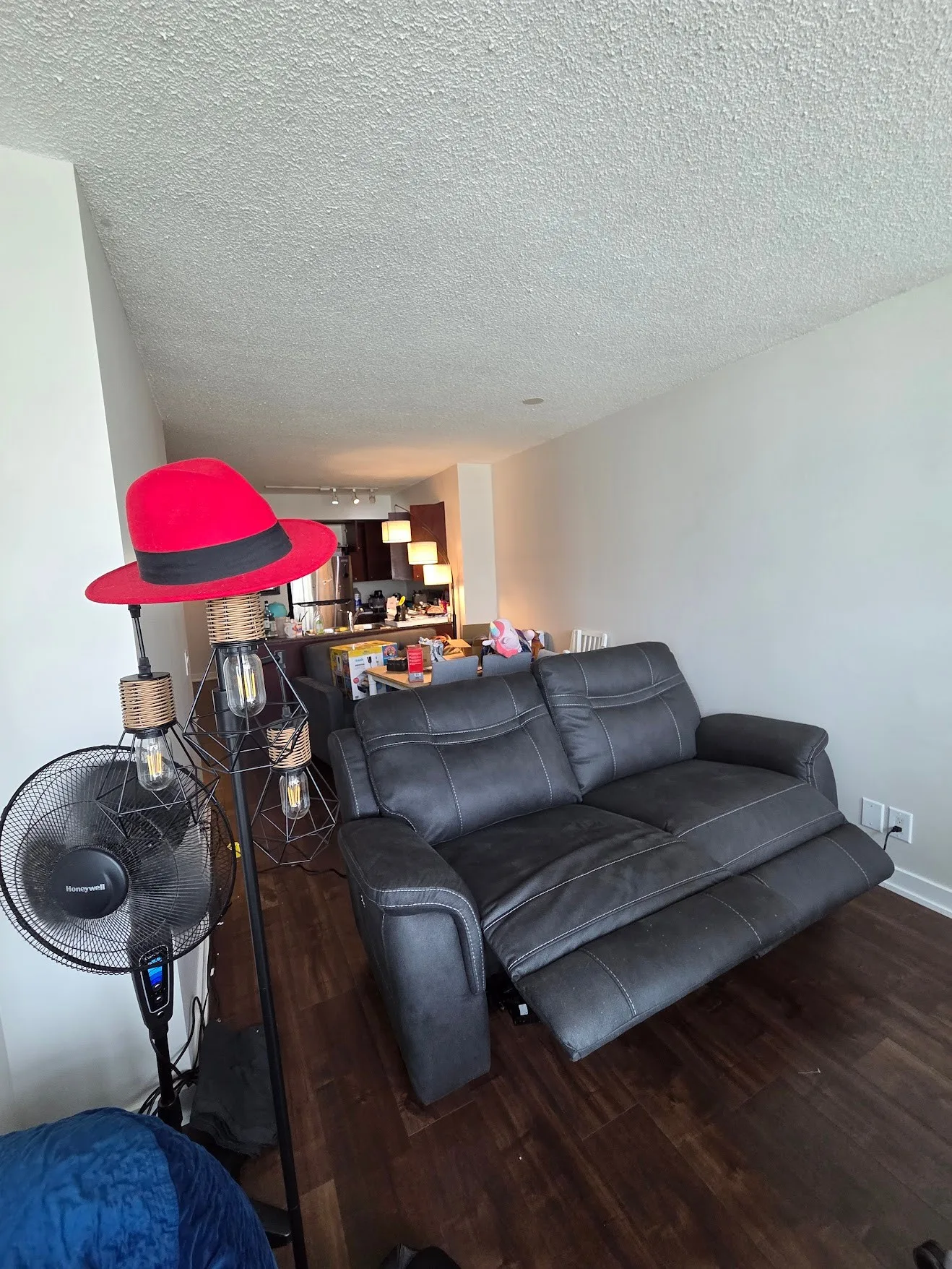 Used recliner double-seat with legs and neck control separately