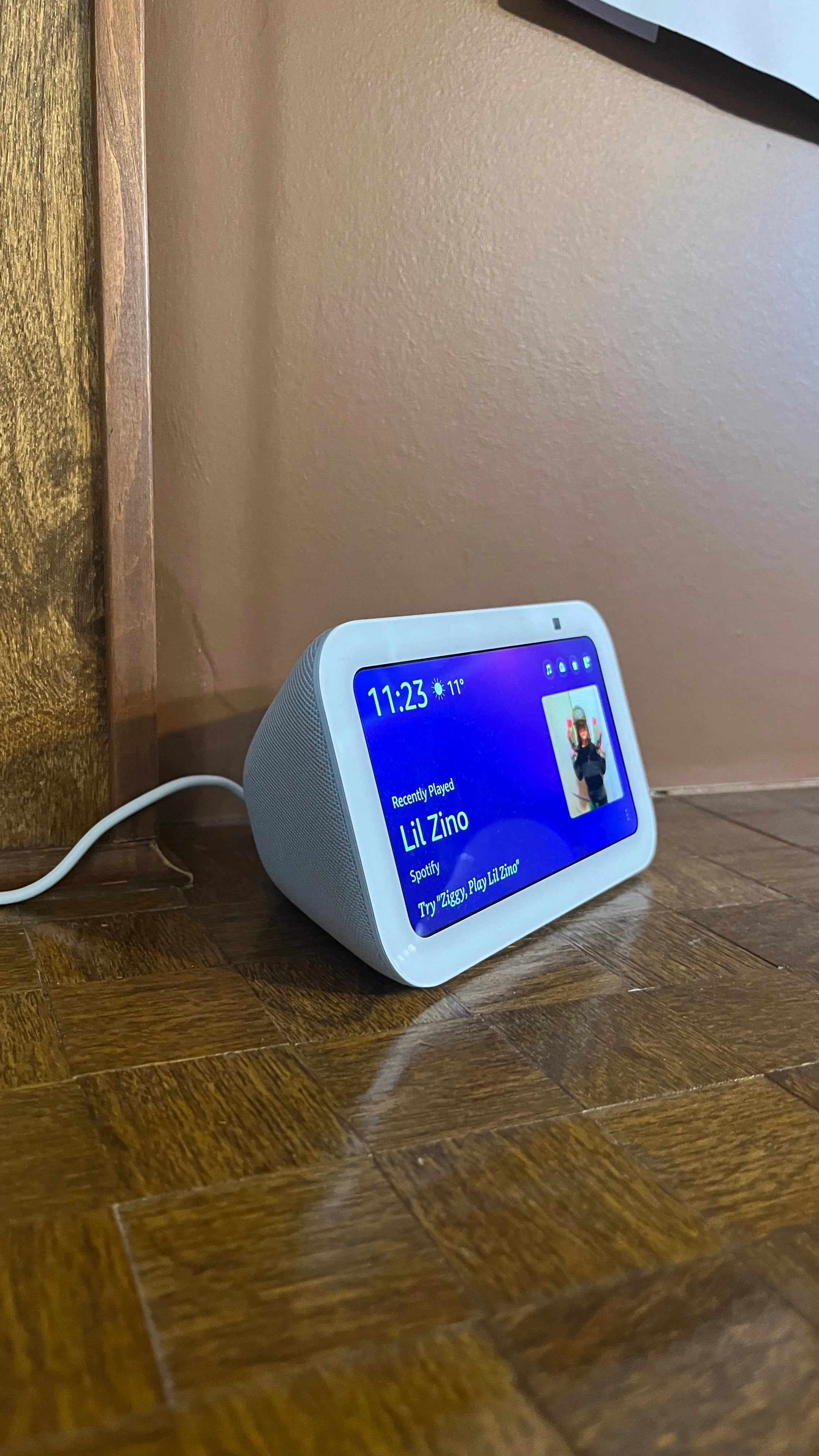 Amazon Echo Show 5 (newest model), Smart display, Alexa image indicator(3)