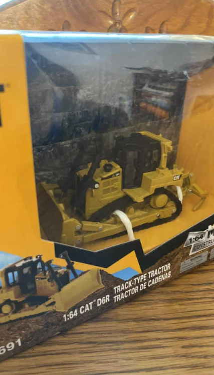 Diecast Masters 1:64 scale Cat D6R Track-Type Tractor Model Toy image indicator(2)