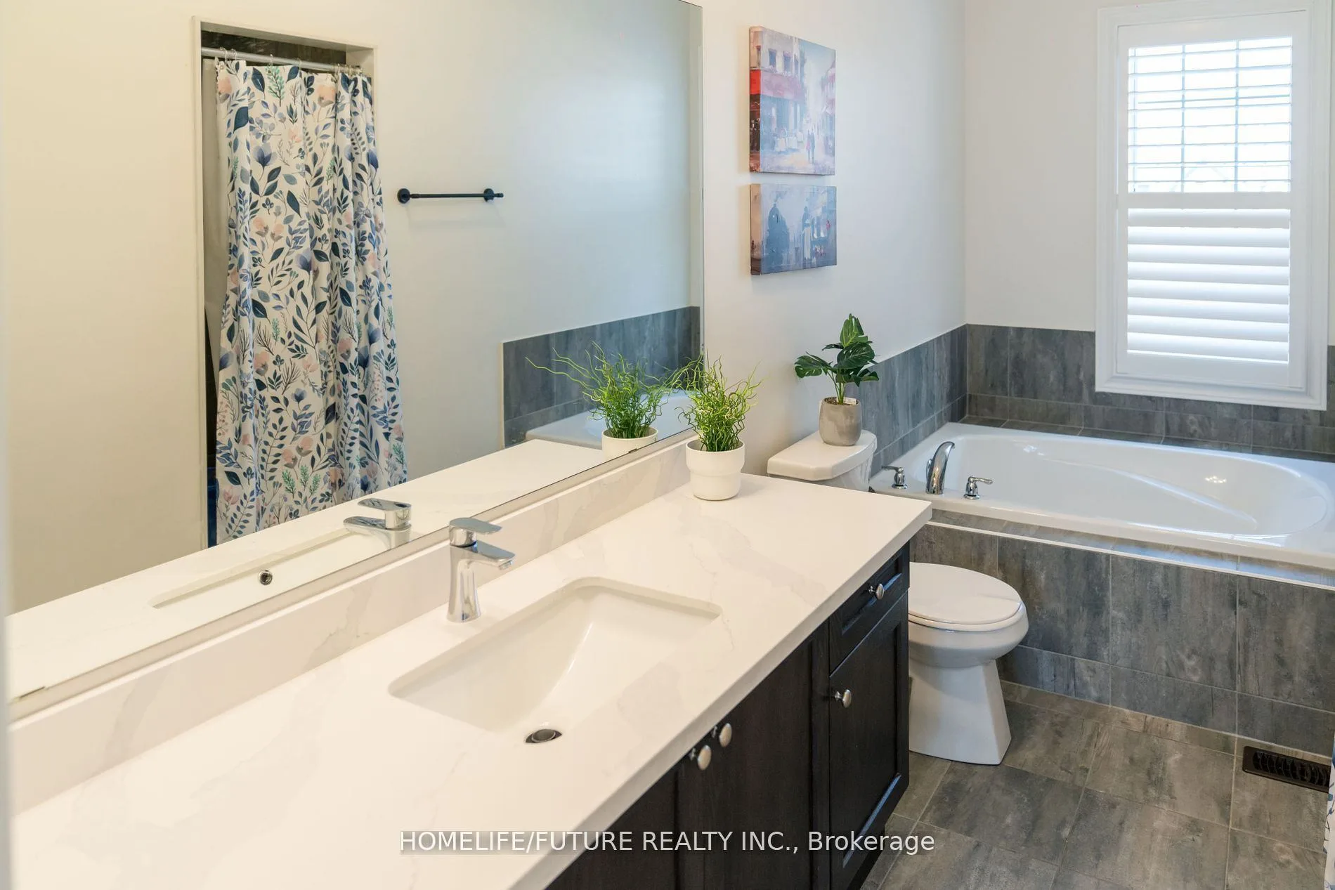 Stunning Executive Townhome • Premium Upgrades! image indicator(4)