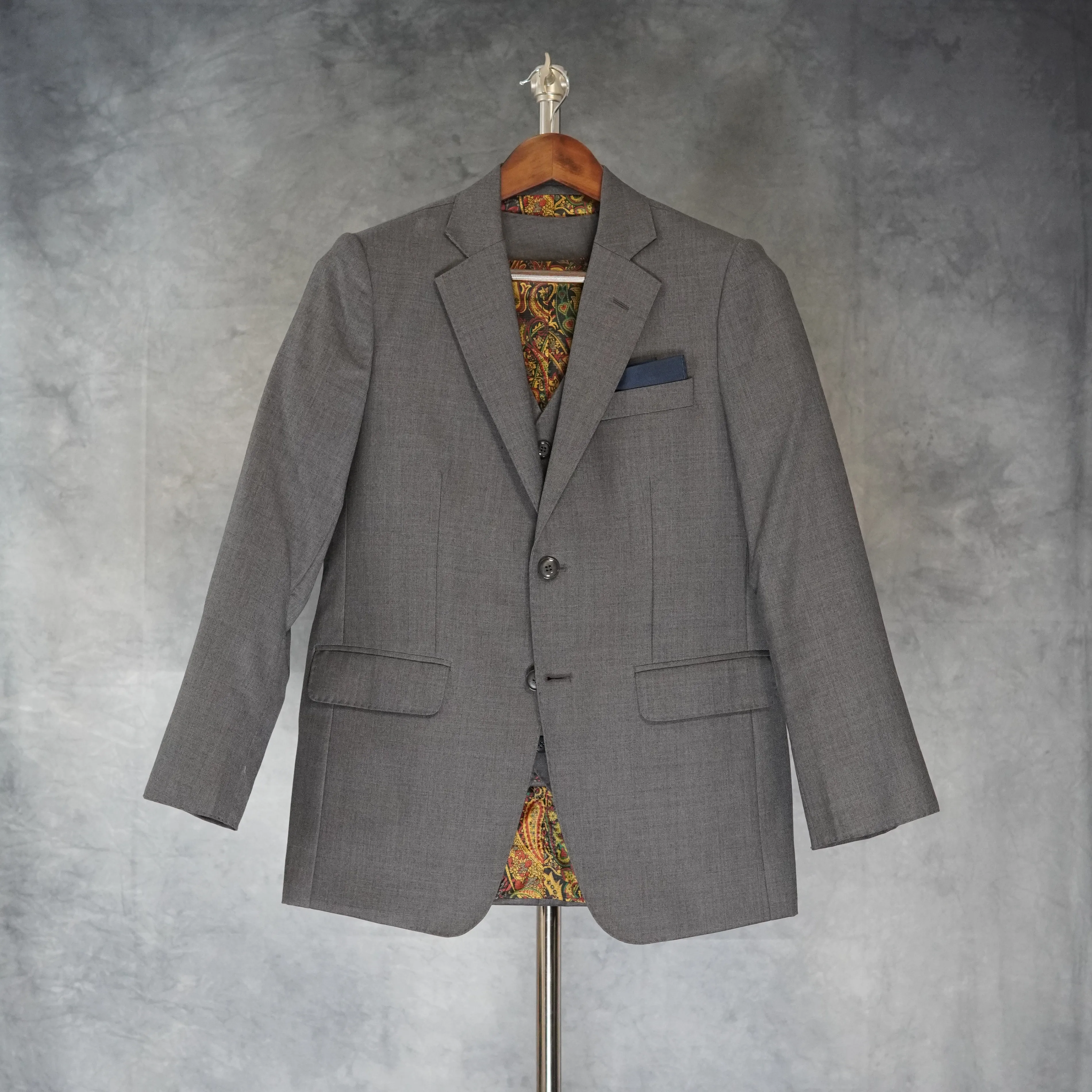 Custom 3-Piece Grey Suit by Modello Bespoke – Lazori Collection