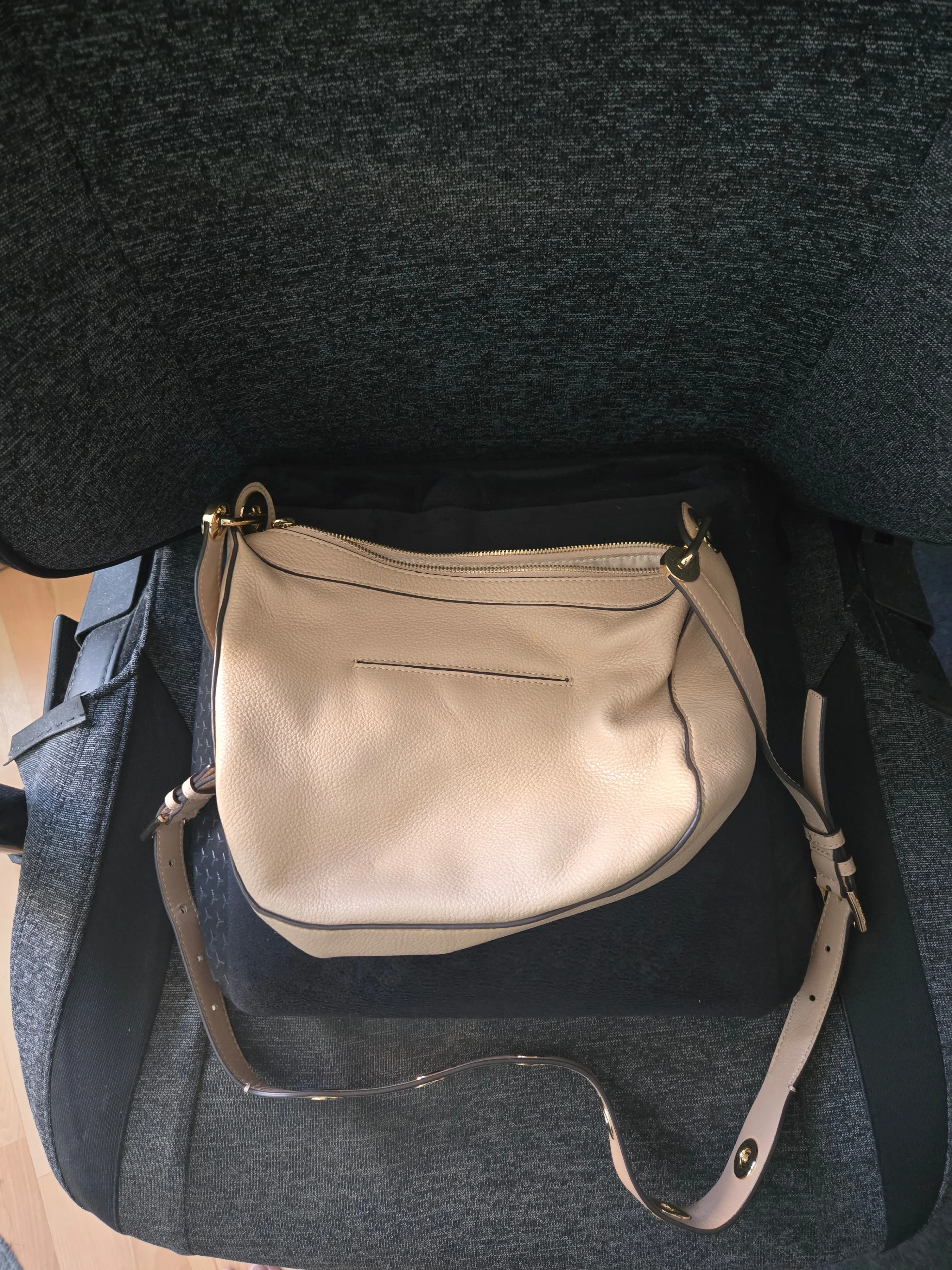 Michael Kors Raven Messenger Shoulder image indicator(2)