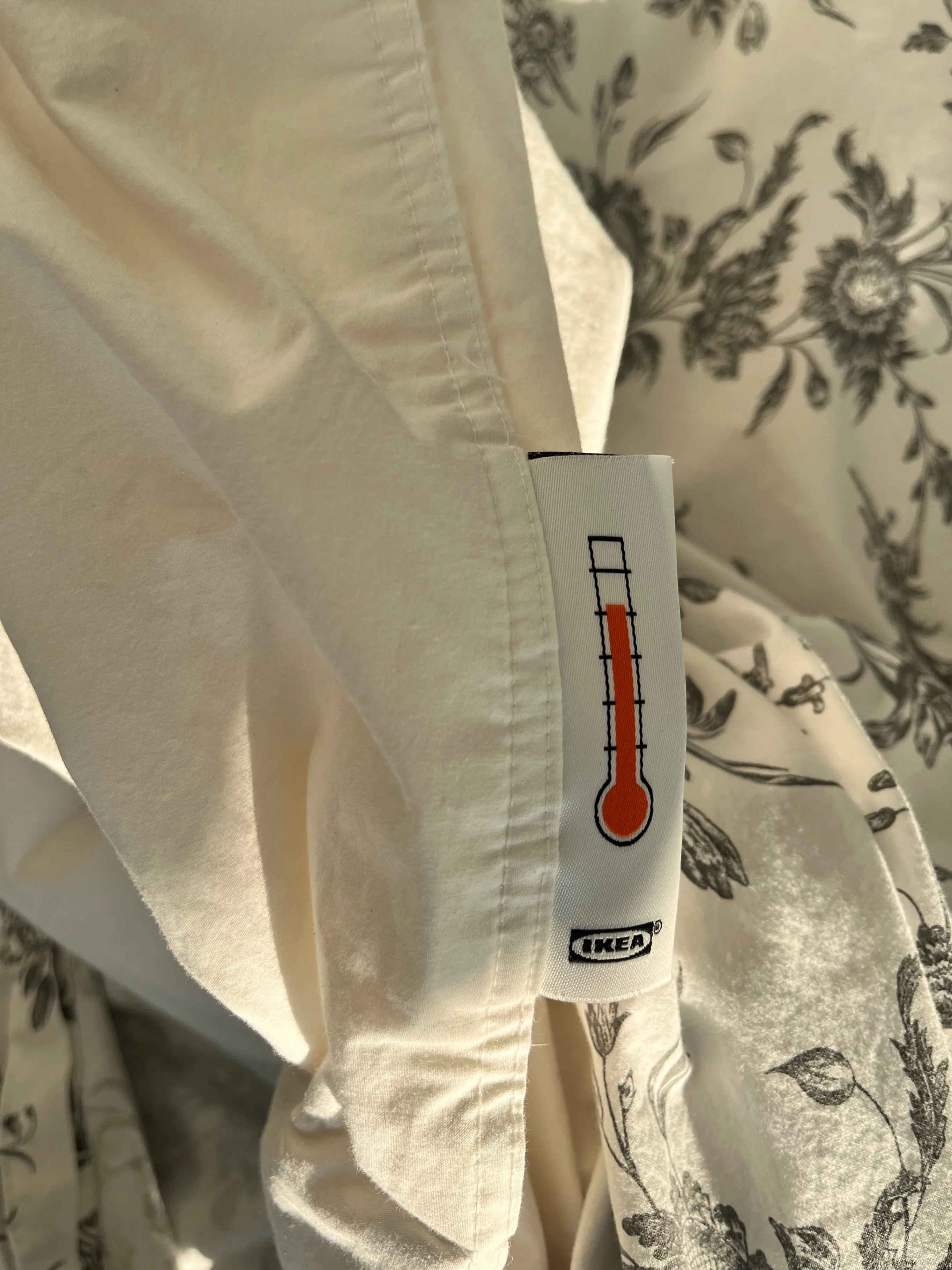 Moving sale! IKEA Queen Warm Duvet image indicator(5)