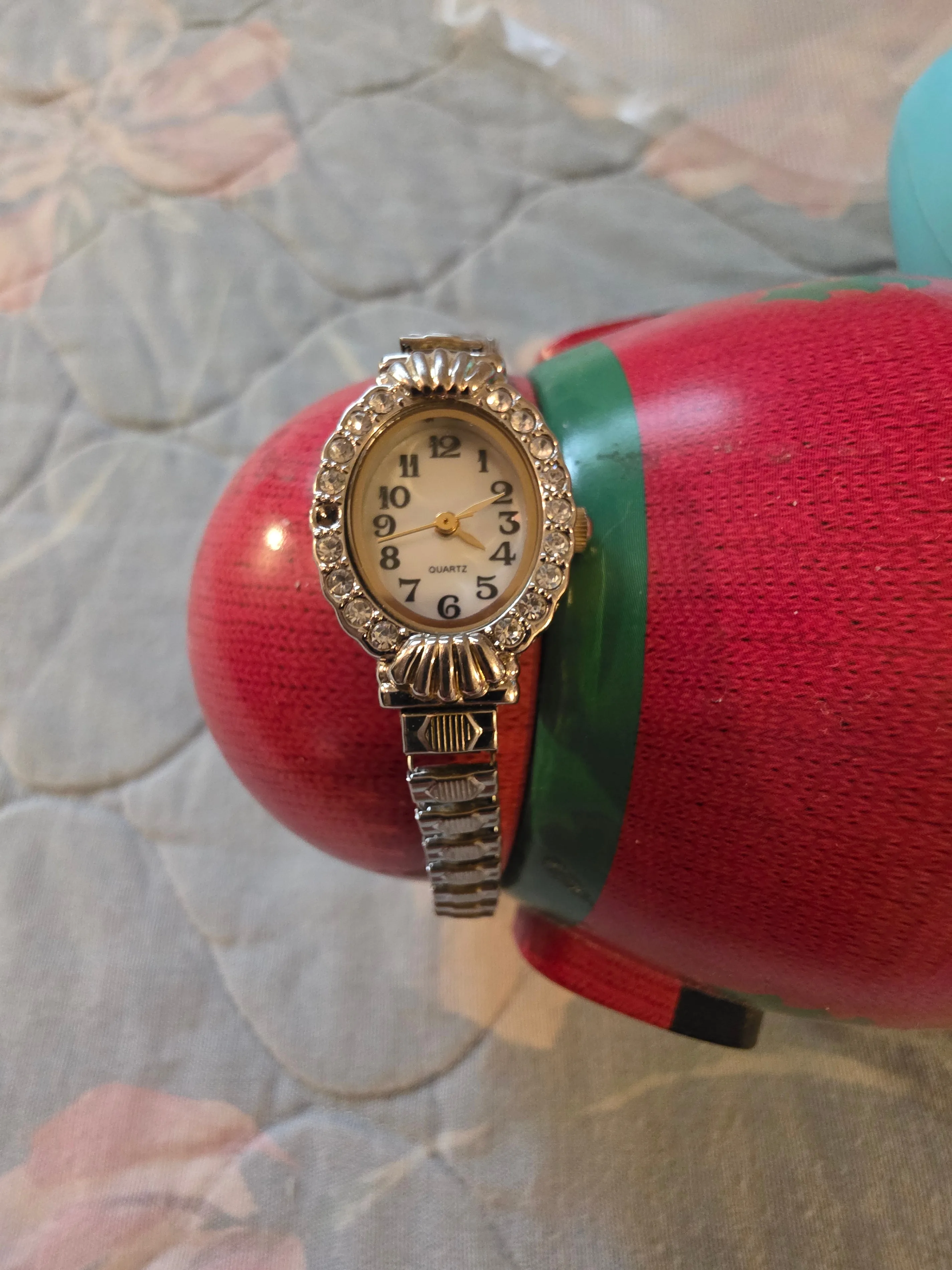 Vintage Quartz Watch with Rhinestones image indicator(2)