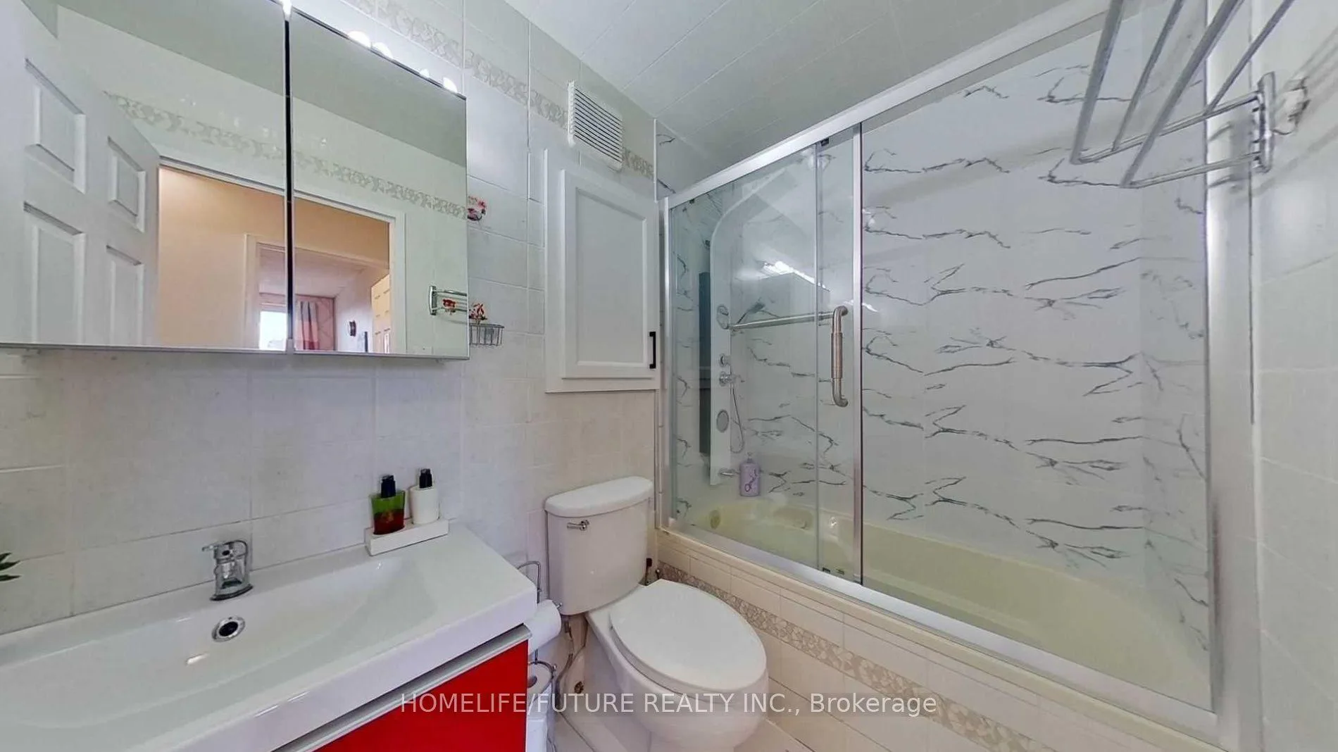 Bright & Large 2-Bed Unit with Balcony! image indicator(5)