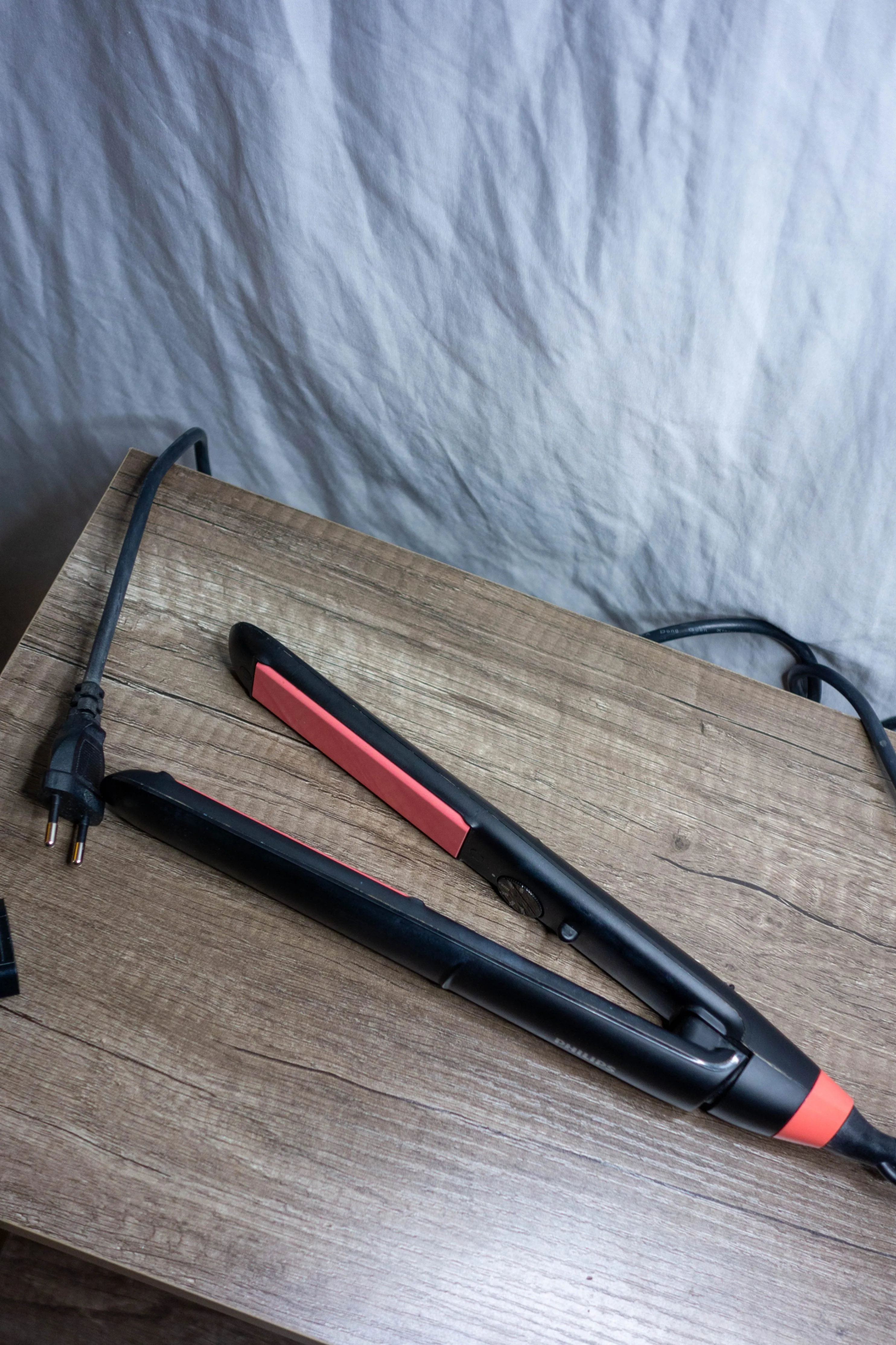 Philips ThermoProtect Hair Straightener (BHS378/00) image indicator(2)