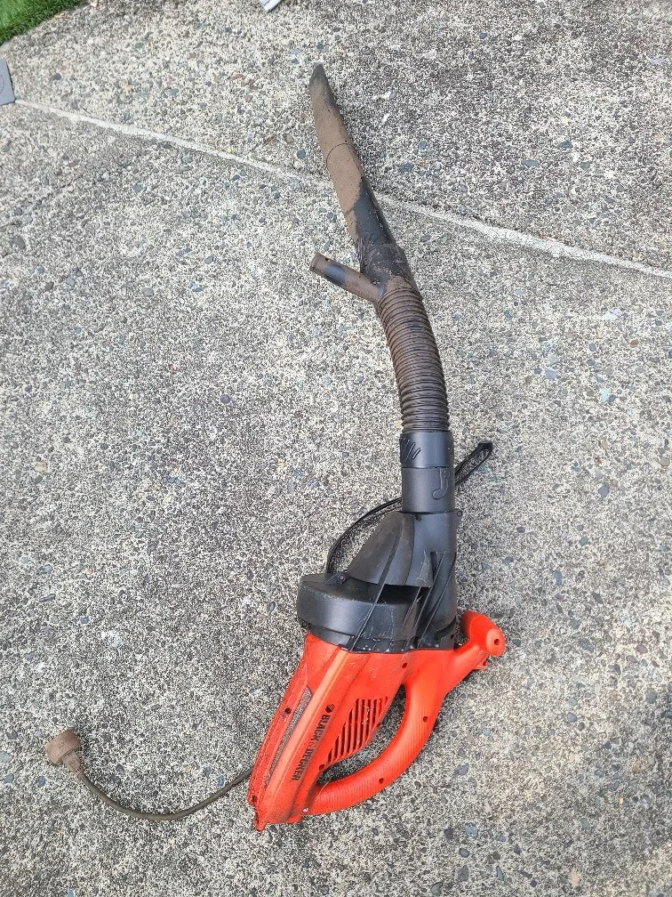 Black&Decker electric leaf blower thumbnail