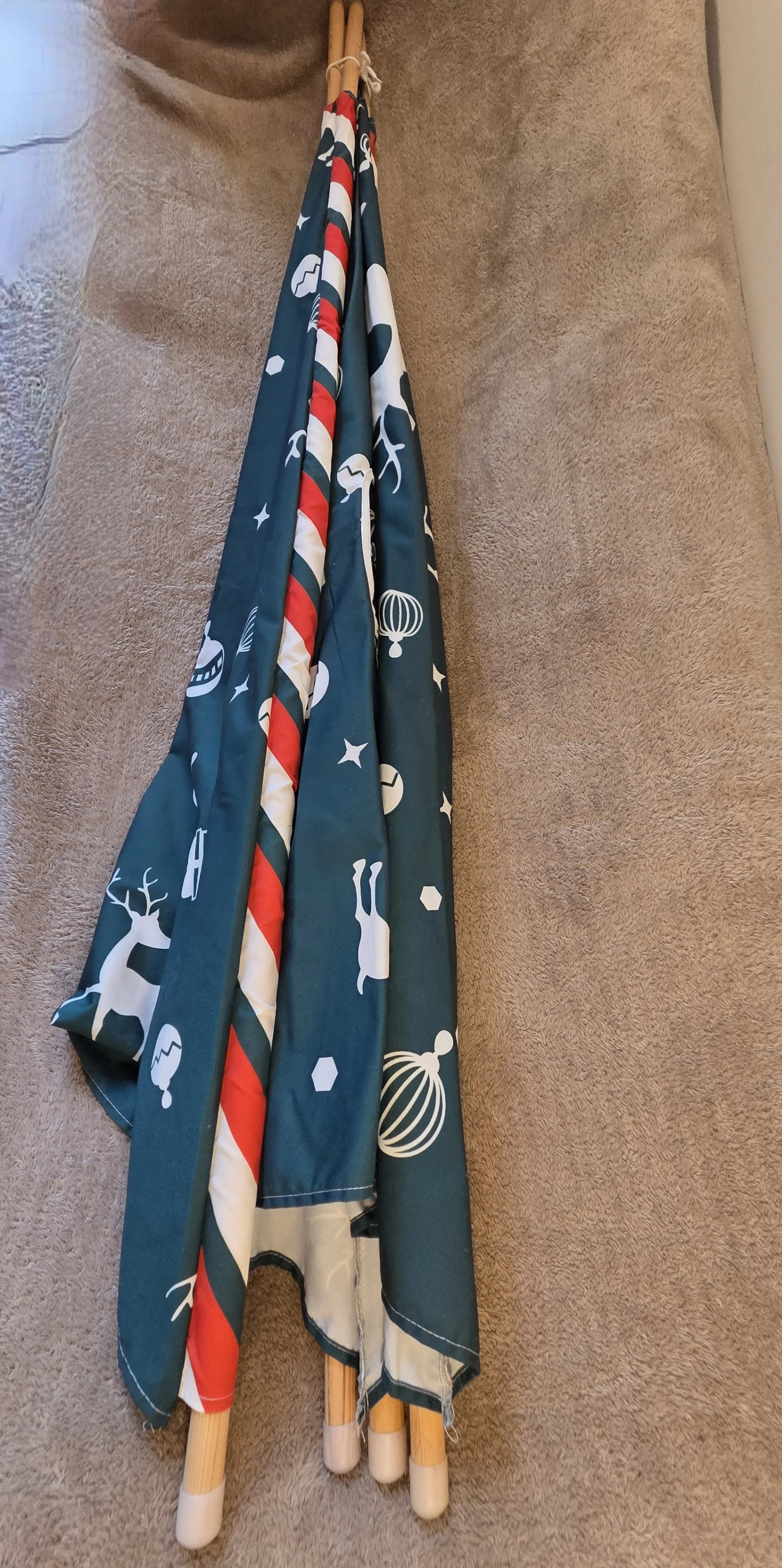 Holiday Christmas Kids Teepee, 59×47 in, with Garland image indicator(5)