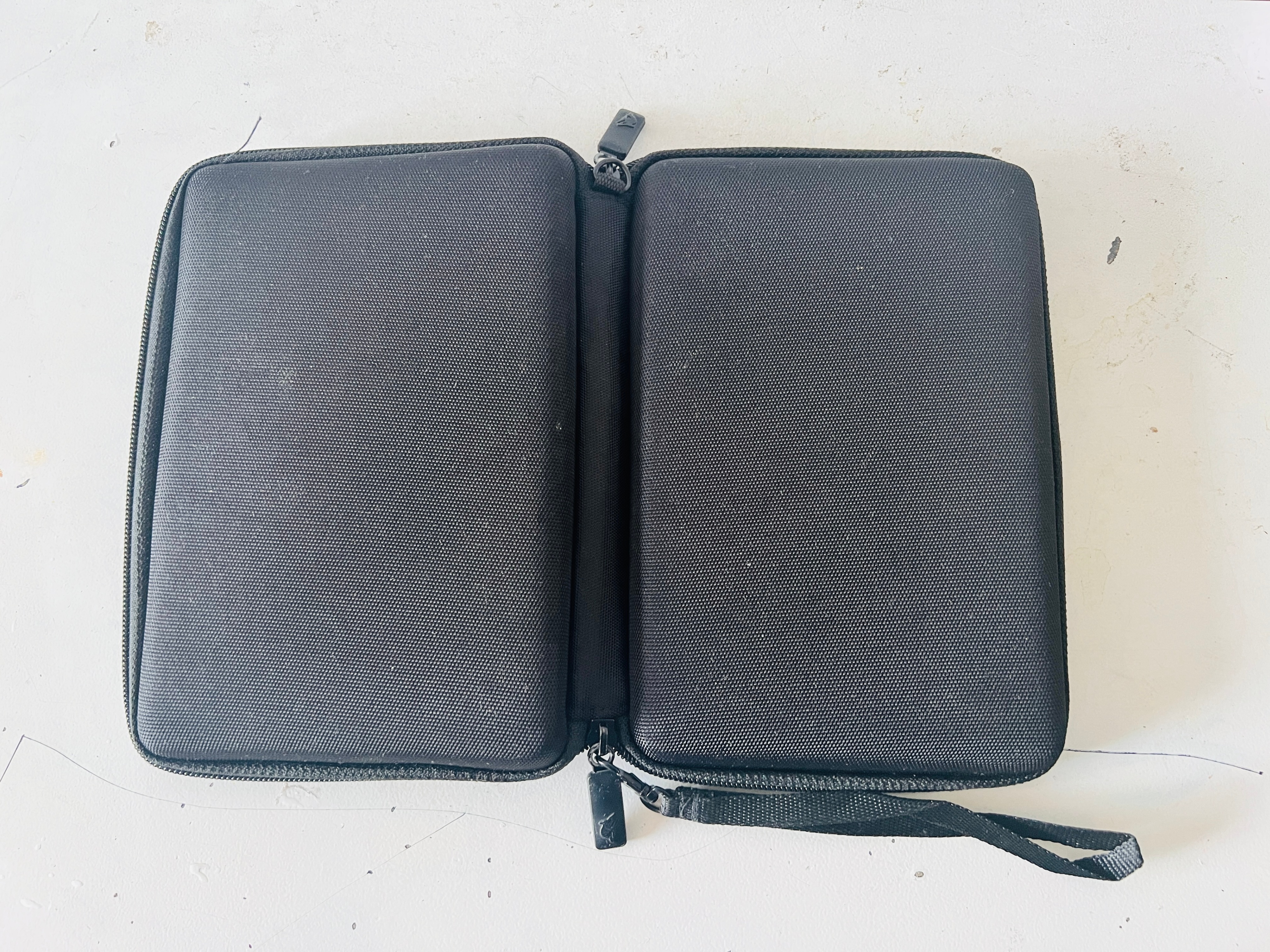 Portable protection bag and travel case - photo 3