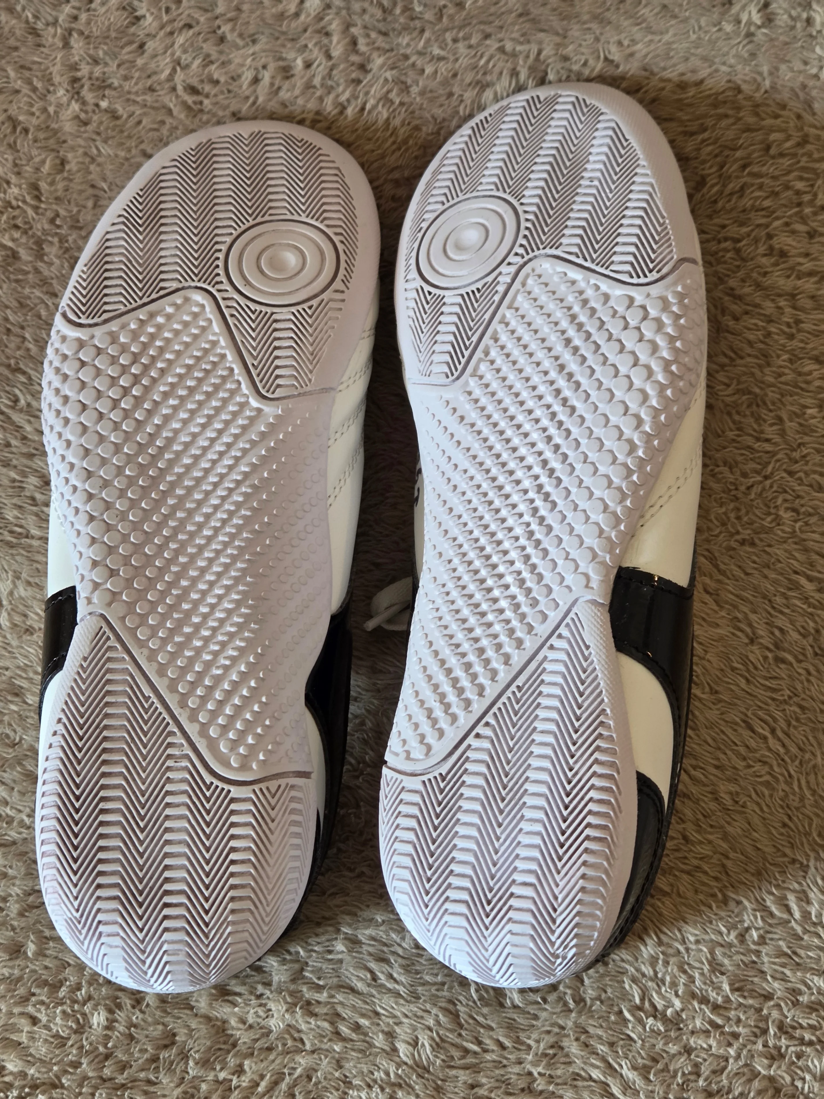 Mudo Sports Taekwondo Shoes Size 8 w/ Bag image indicator(4)