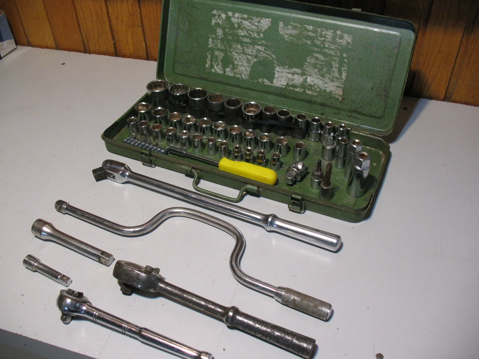 60 Piece Socket and Screwdriver Set image indicator(2)