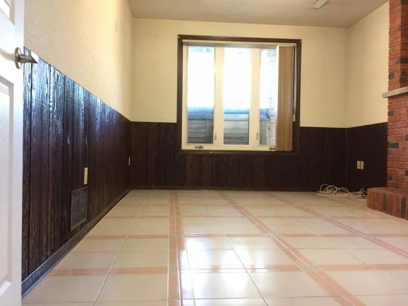 2 Bed 1 Bath Lakeshore Walk-out Basement Mississauga image indicator(7)