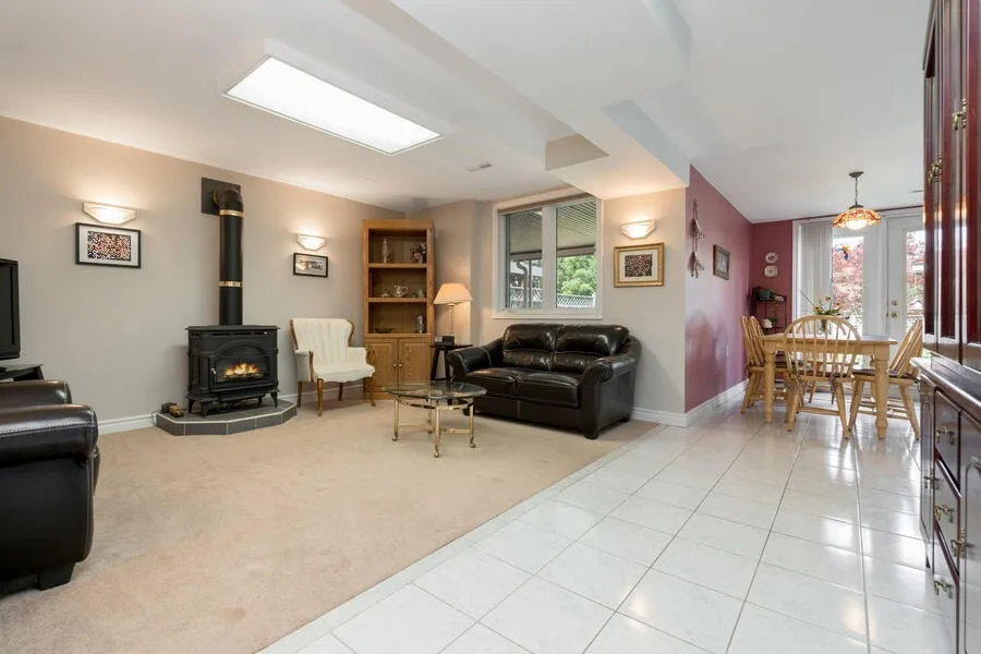 1 PRIVATE ROOM WITH PARKING AVAILABLE FROM JAN 1 image indicator(2)