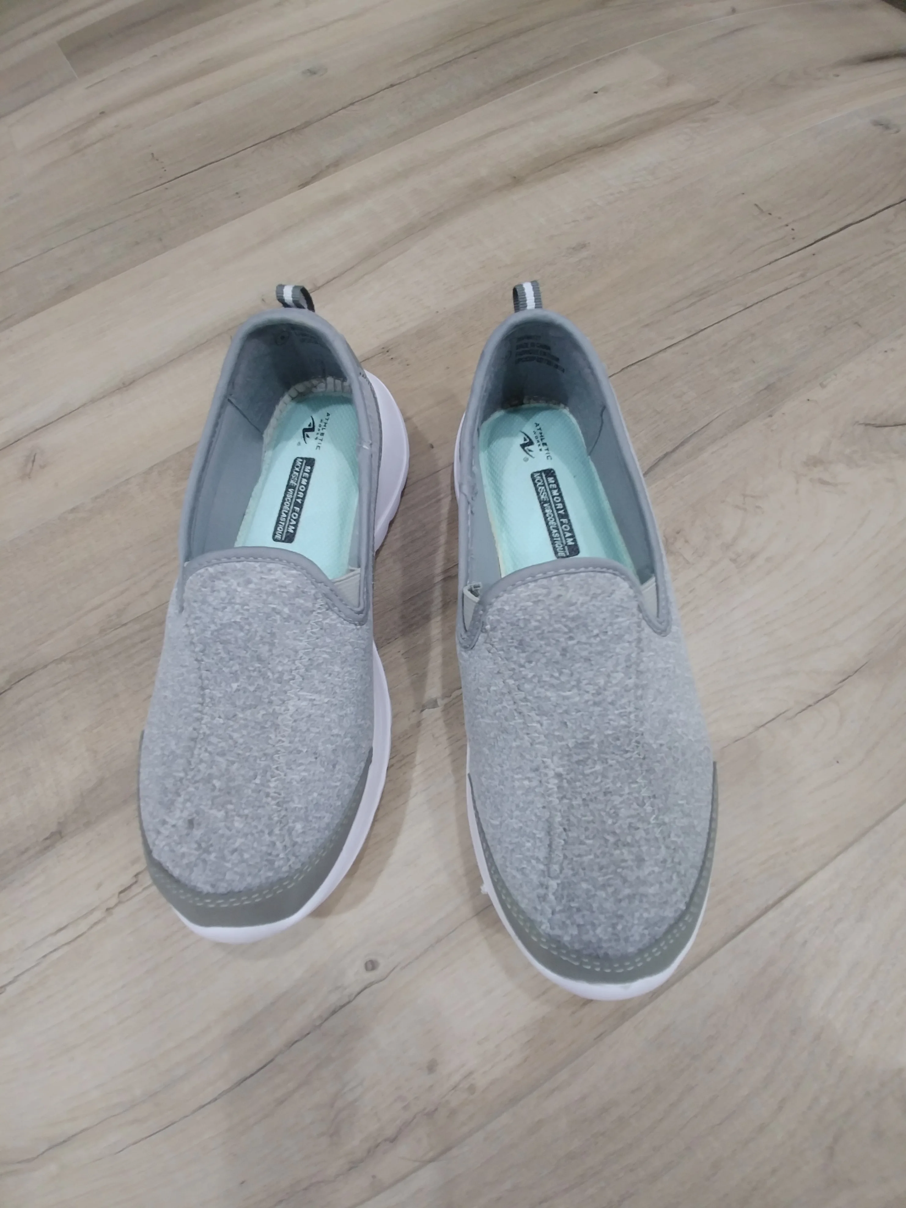 Memory Foam Athletic Works Slip on Shoes, Size 8 , Fit tight