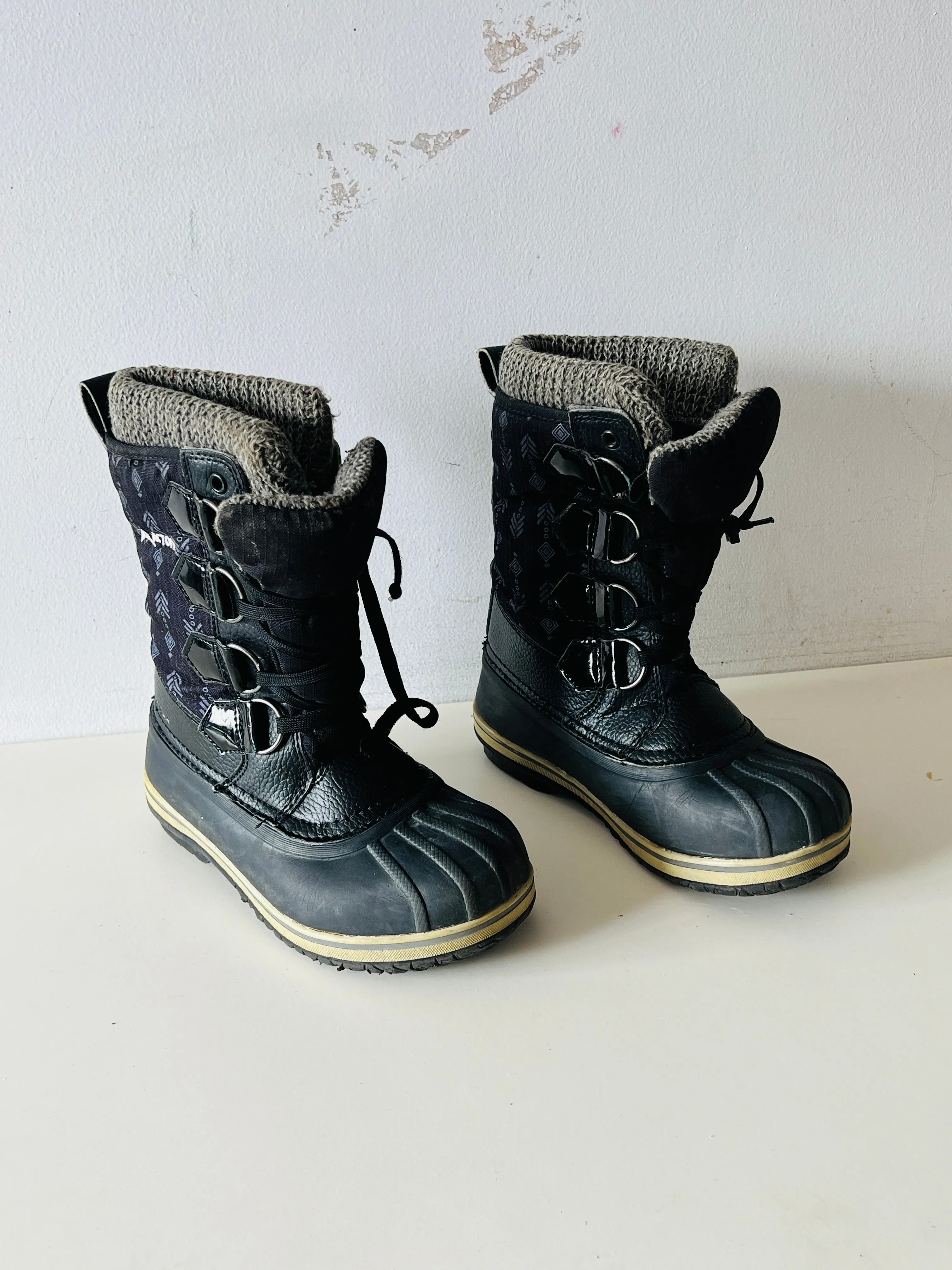 Acton Kids Snow Winter Boots age 7-9 years