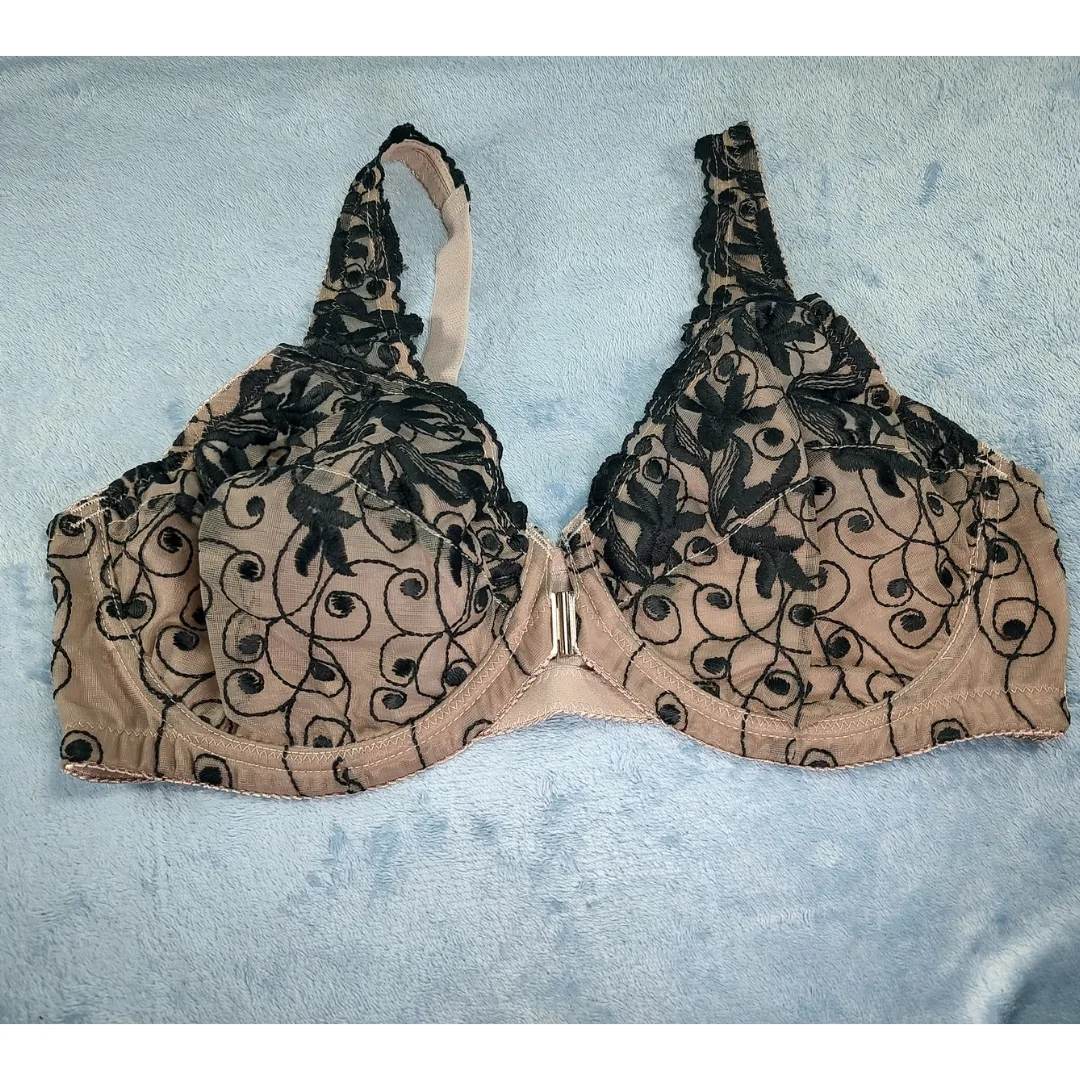 Amoureuse Embroidered Front-Close Underwire 38C Bra image indicator(2)