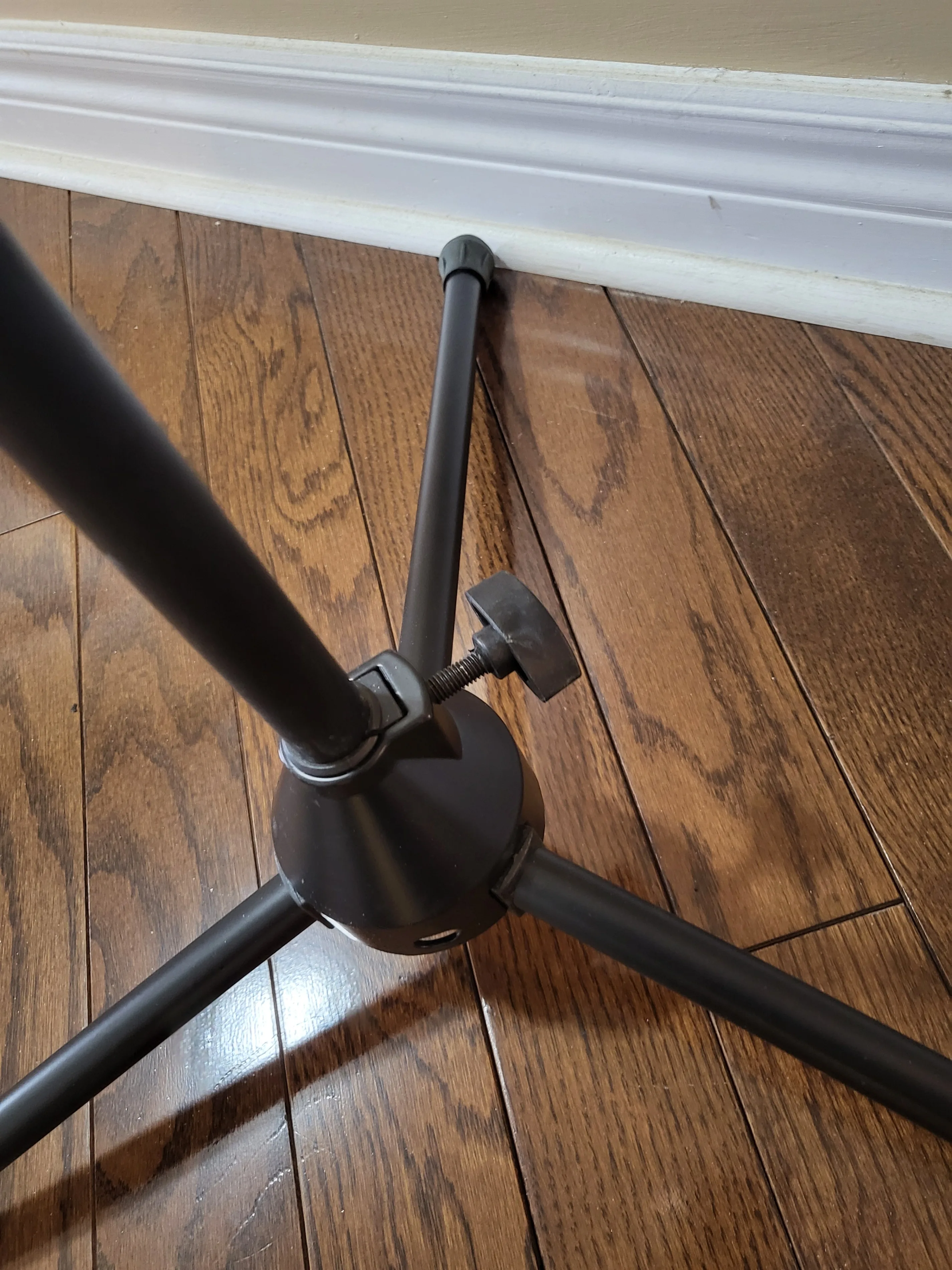 Microphone Stand – Height Adjustable Tripod image indicator(6)