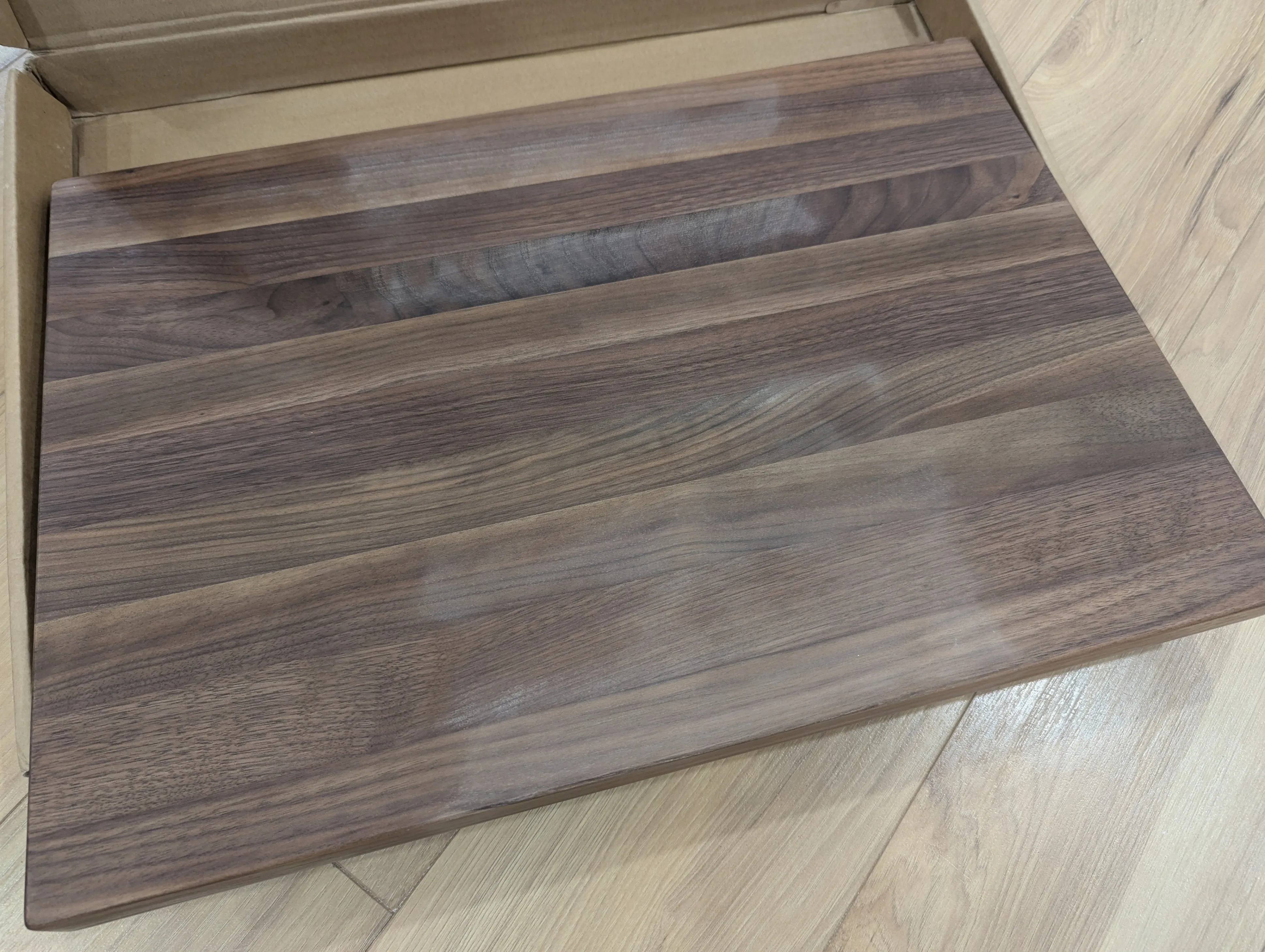 HexClad Large Walnut Cutting Board 19.75 x 13.75" image indicator(2)