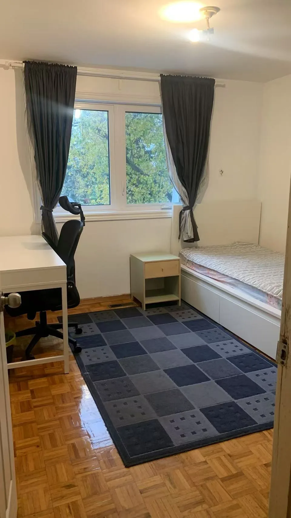 Single Room for Rent – Available December 1. image indicator(3)