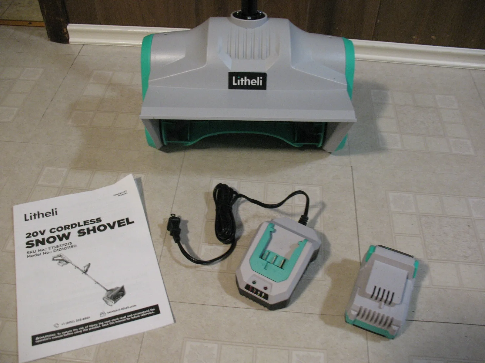 Cordless 20 Volt Snow Shovel, BRAND NEW