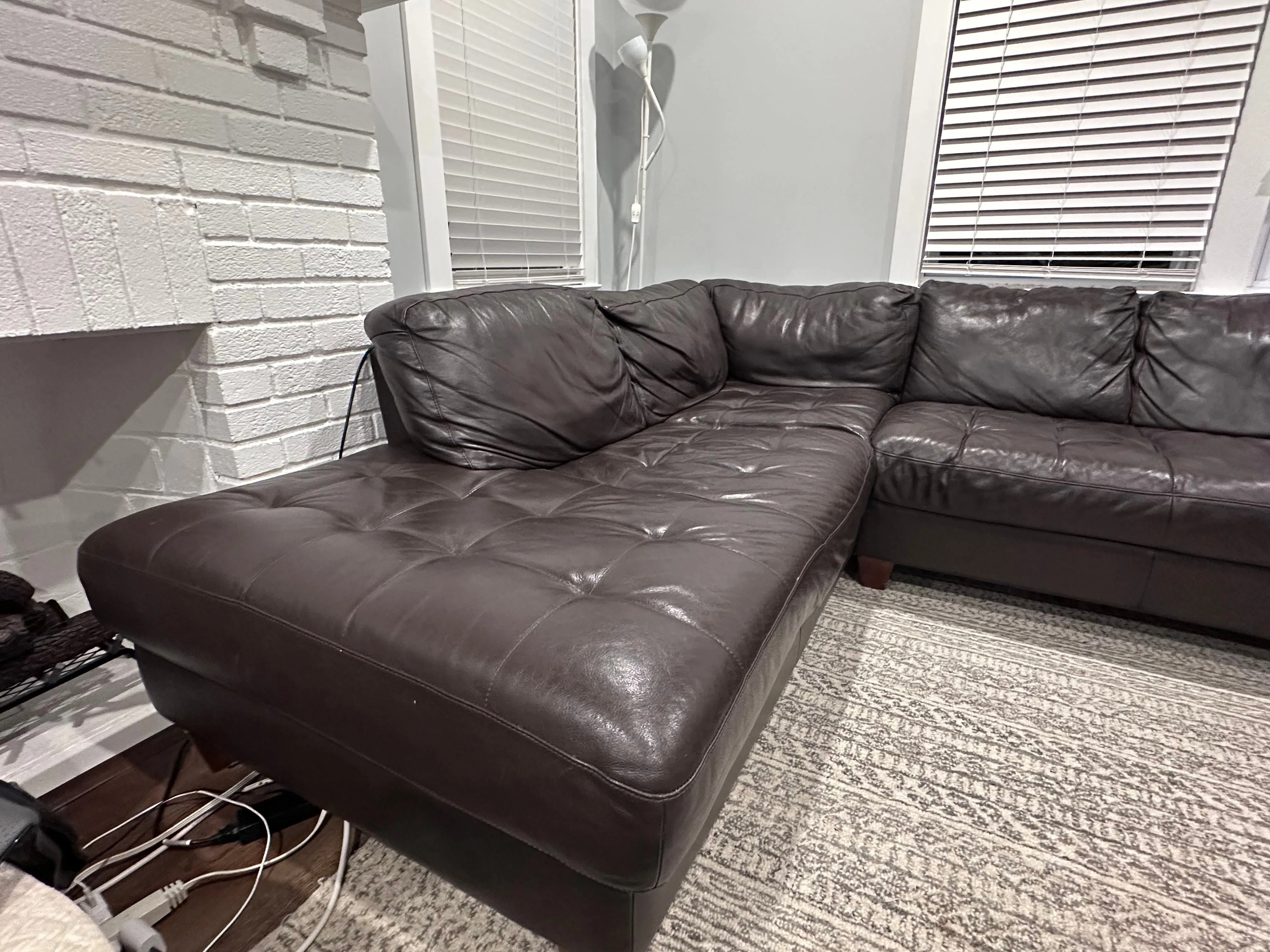 L-Shaped Leather Sofa image indicator(2)