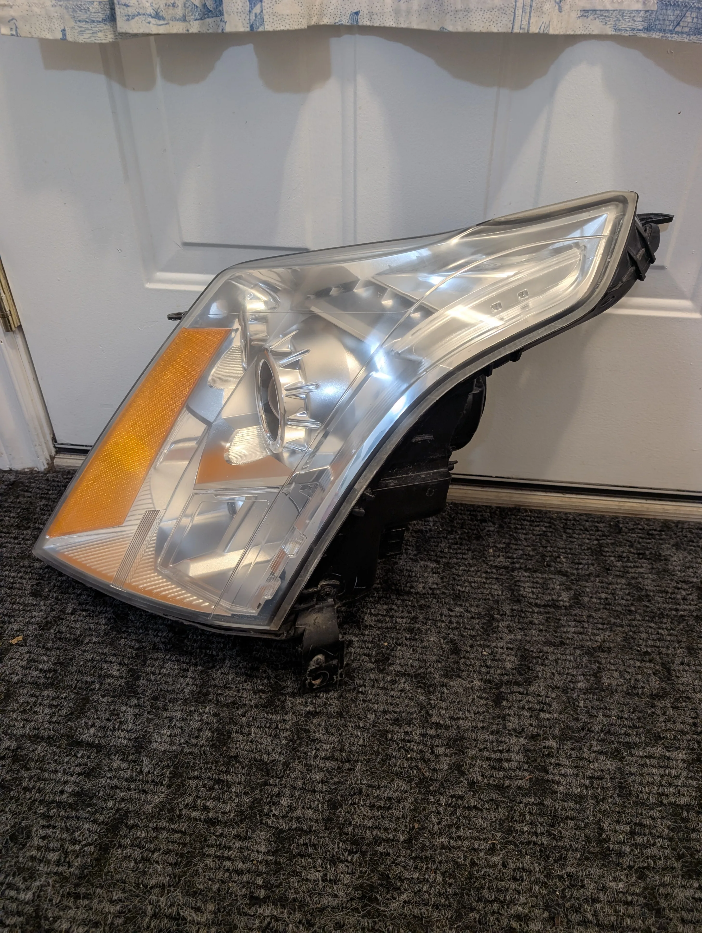 2012-2016 Cadillac SRX Headlight Assembly Halogen image indicator(4)