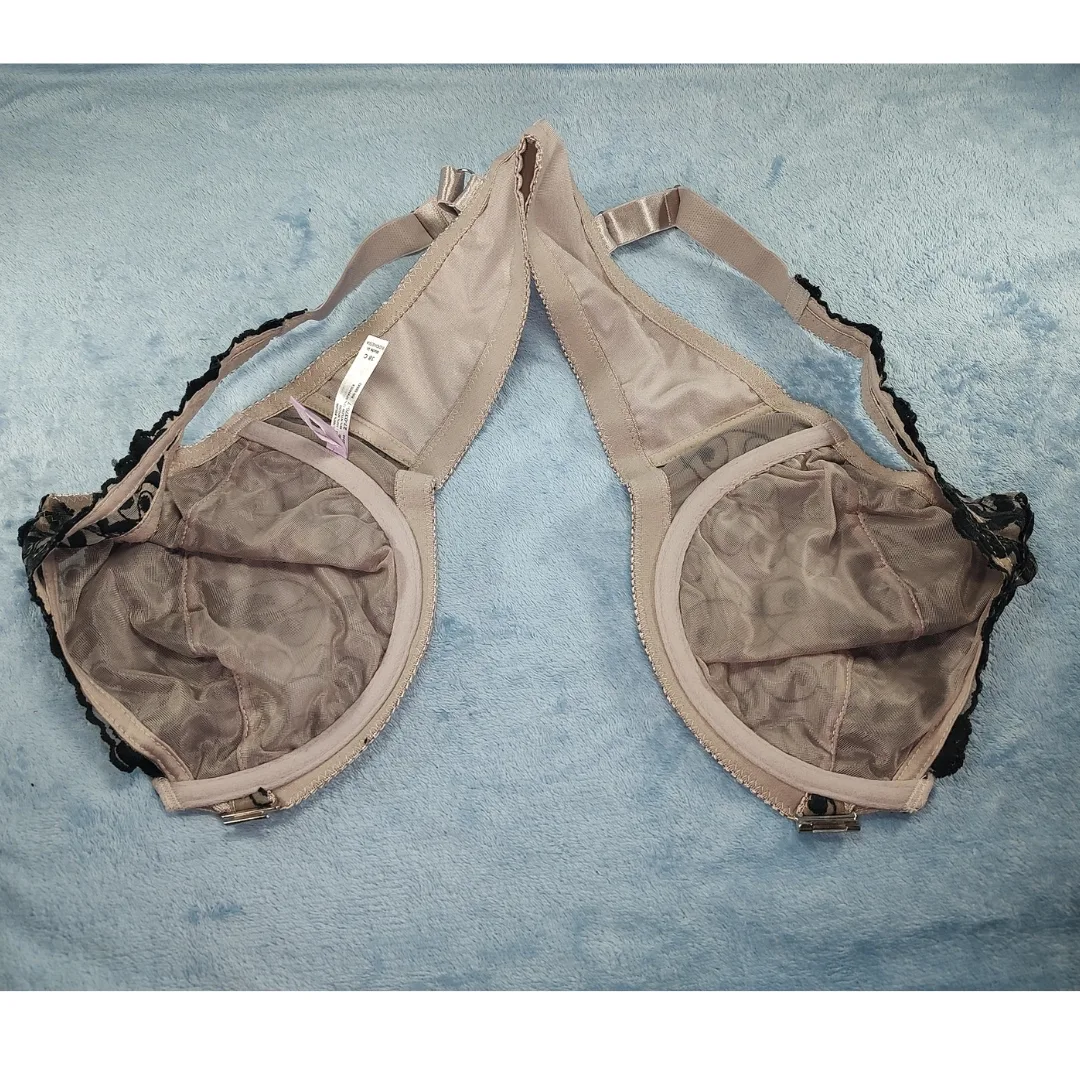 Amoureuse Embroidered Front-Close Underwire 38C Bra image indicator(8)