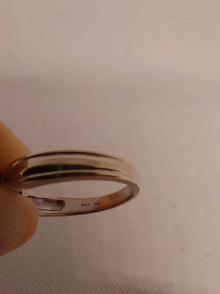 10K White Gold ring size 8 image indicator(4)