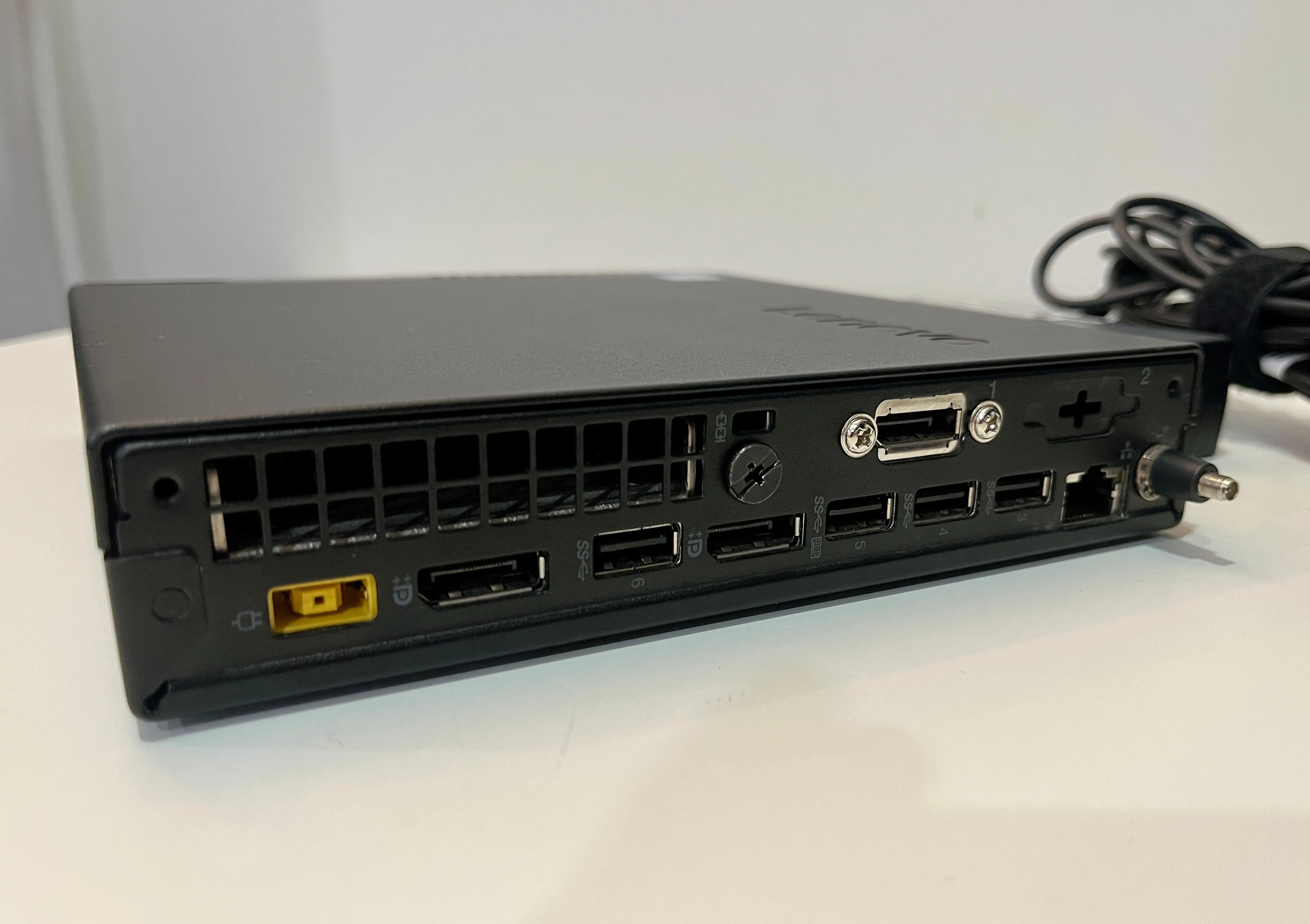 Lenovo M710q Mini PC / i5-7500T / 12GB / 256GB NVMe / Win 11 PRO image indicator(2)