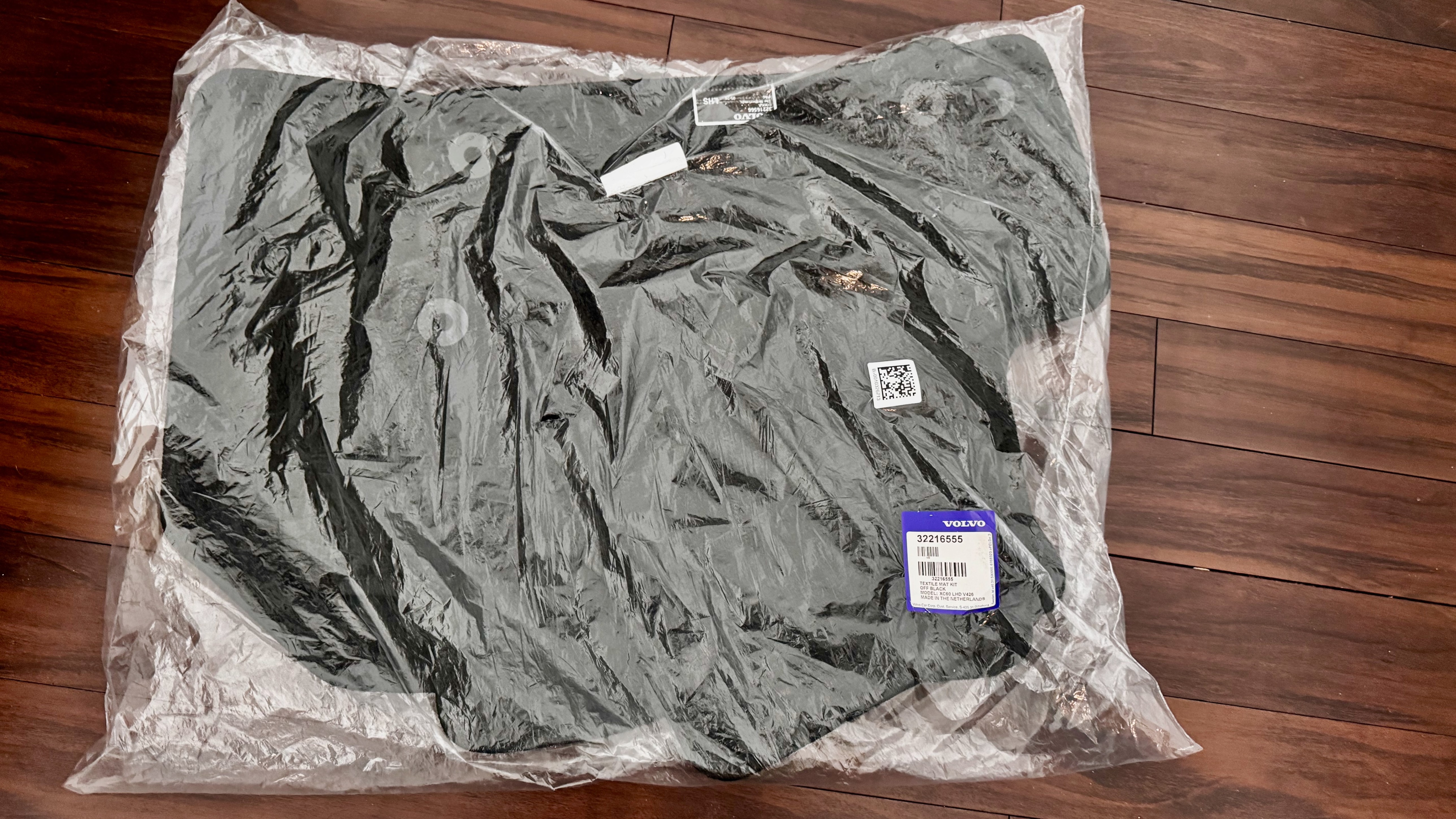 Volvo XC60 Genuine Floor Mat Set Charcoal (OEM 32216555) NEW