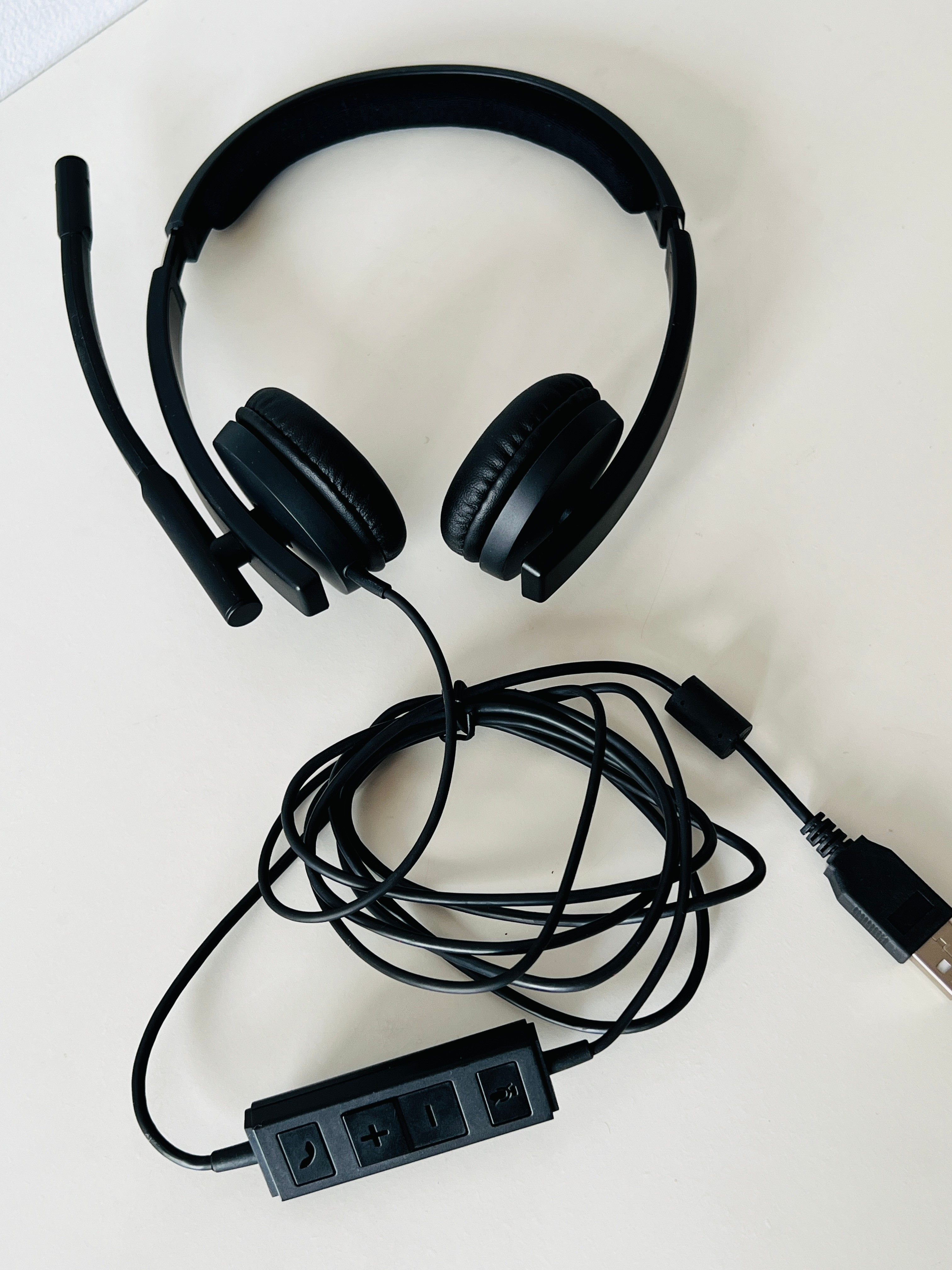 Logi Headset for office use with inhand volume controls