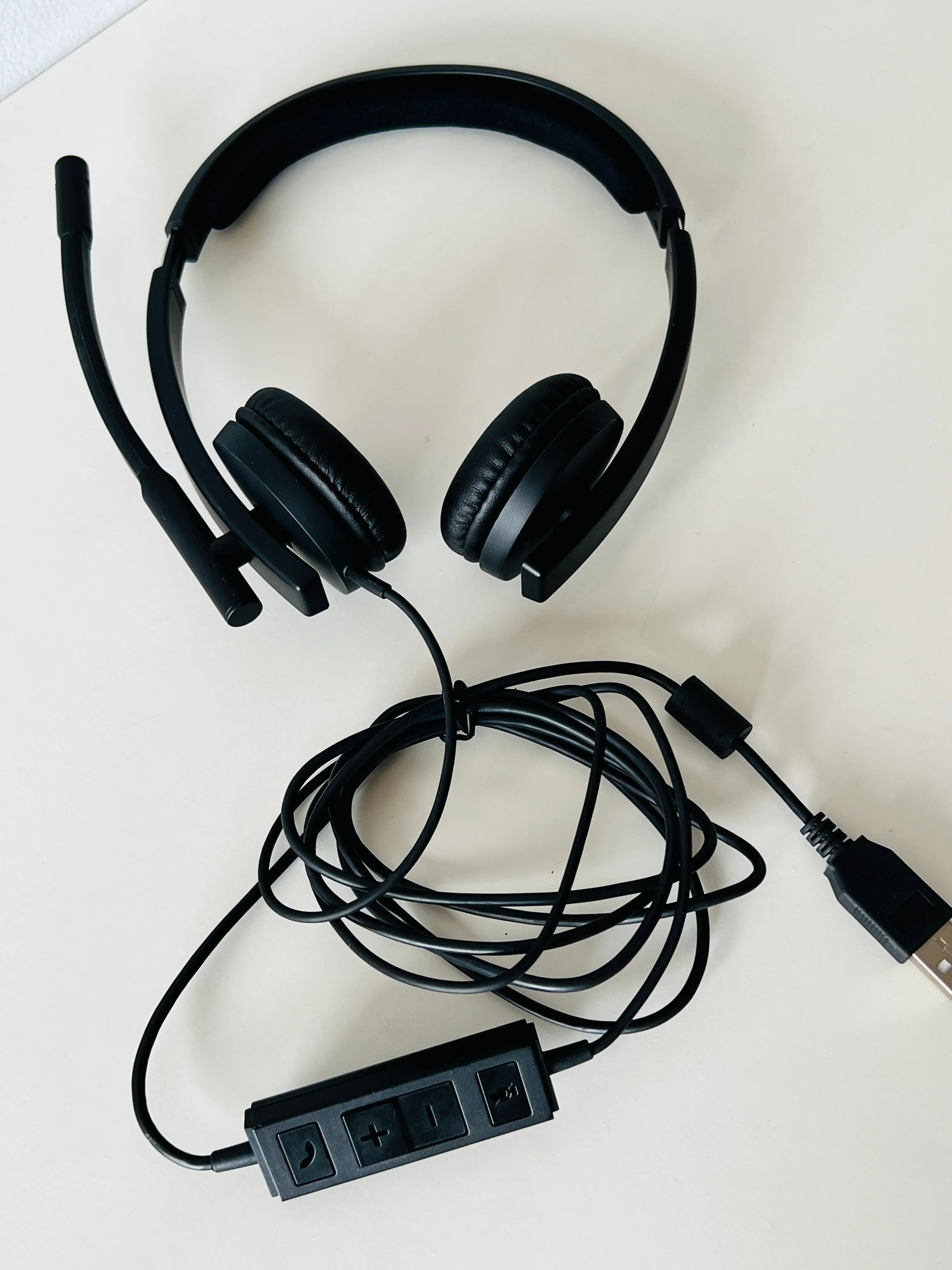 Logi Headset for office use with inhand volume controls